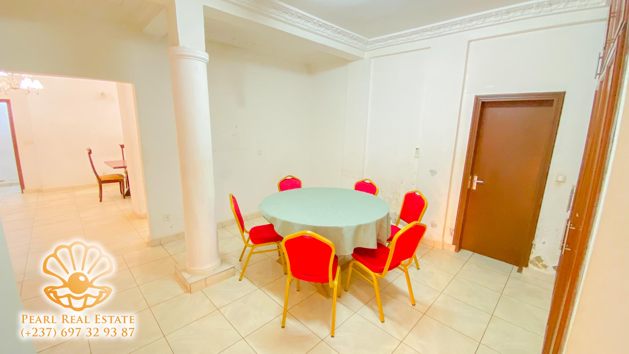 Apartment to rent - Yaoundé, Bastos, Rue du PNUD - 1 living room(s), 3 bedroom(s), 2 bathroom(s) - 400 000 FCFA / month