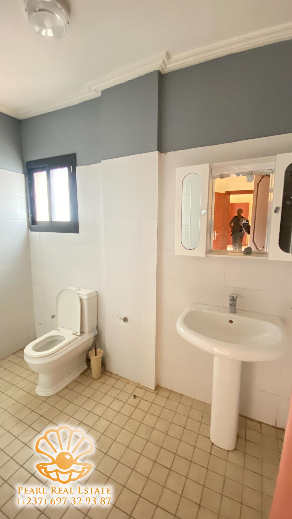 Apartment to rent - Yaoundé, Bastos, Derrière le palais des congrès - 1 living room(s), 2 bedroom(s), 1 bathroom(s) - 500 000 FCFA / month