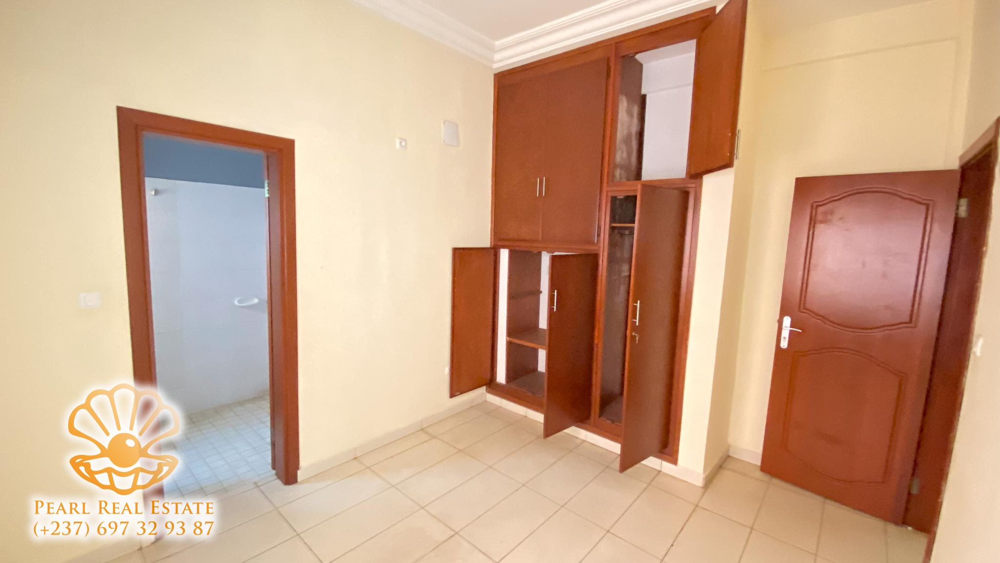 Apartment to rent - Yaoundé, Bastos, Derrière le palais des congrès - 1 living room(s), 2 bedroom(s), 1 bathroom(s) - 500 000 FCFA / month