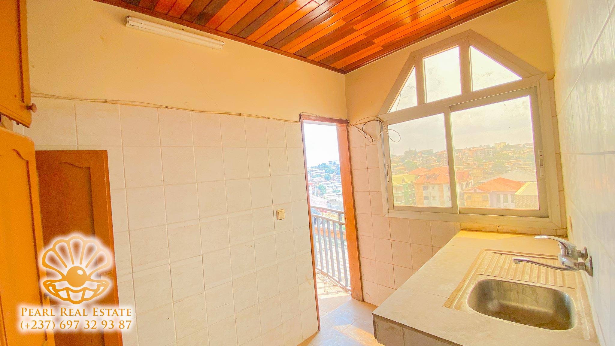 Appartement à louer - Yaoundé, Mfandena, Mfandena - 1 salon(s), 2 chambre(s), 1 salle(s) de bains - 220 000 FCFA / mois