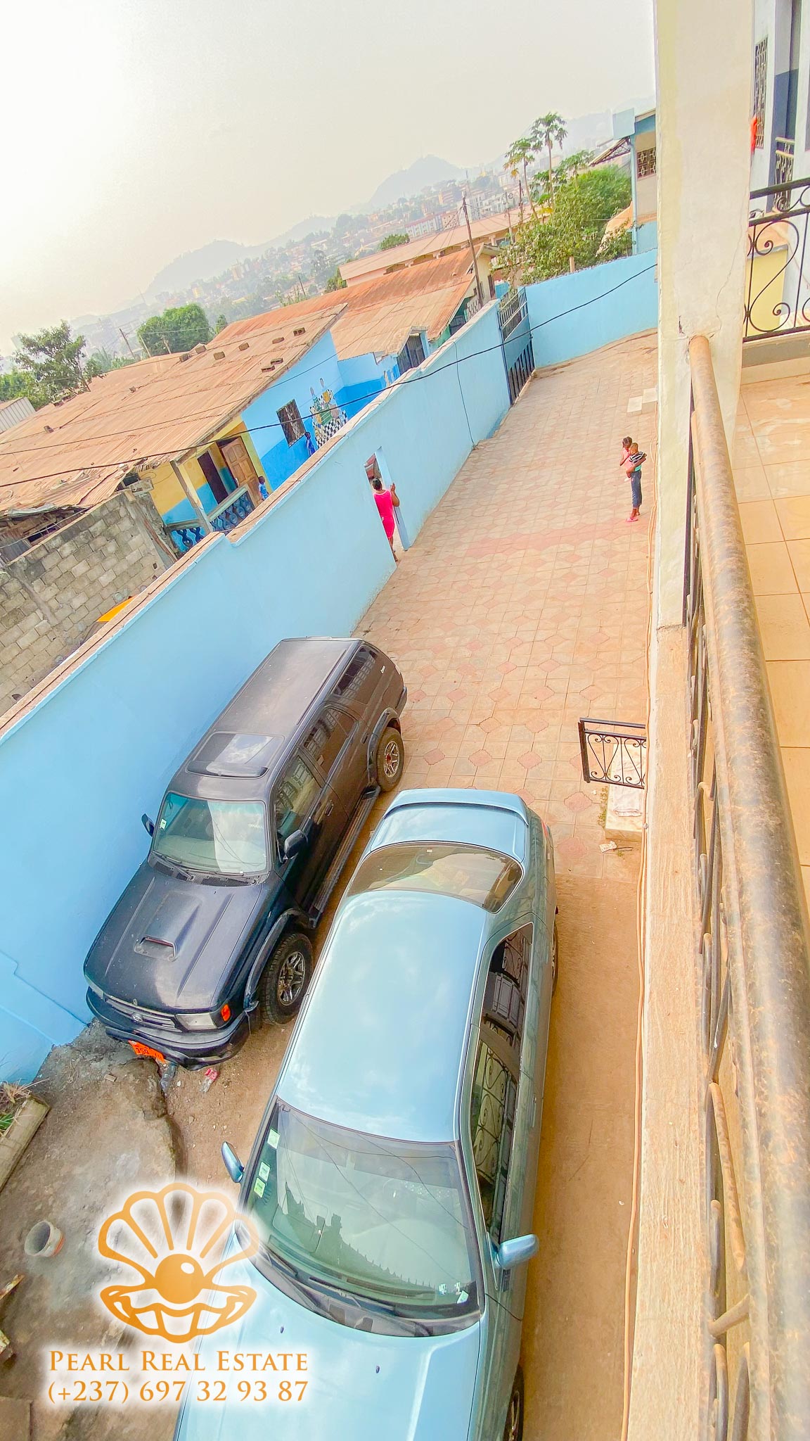 Appartement à louer - Yaoundé, Essos, Rue derrière La Chapelle - 1 salon(s), 3 chambre(s), 2 salle(s) de bains - 300 000 FCFA / mois