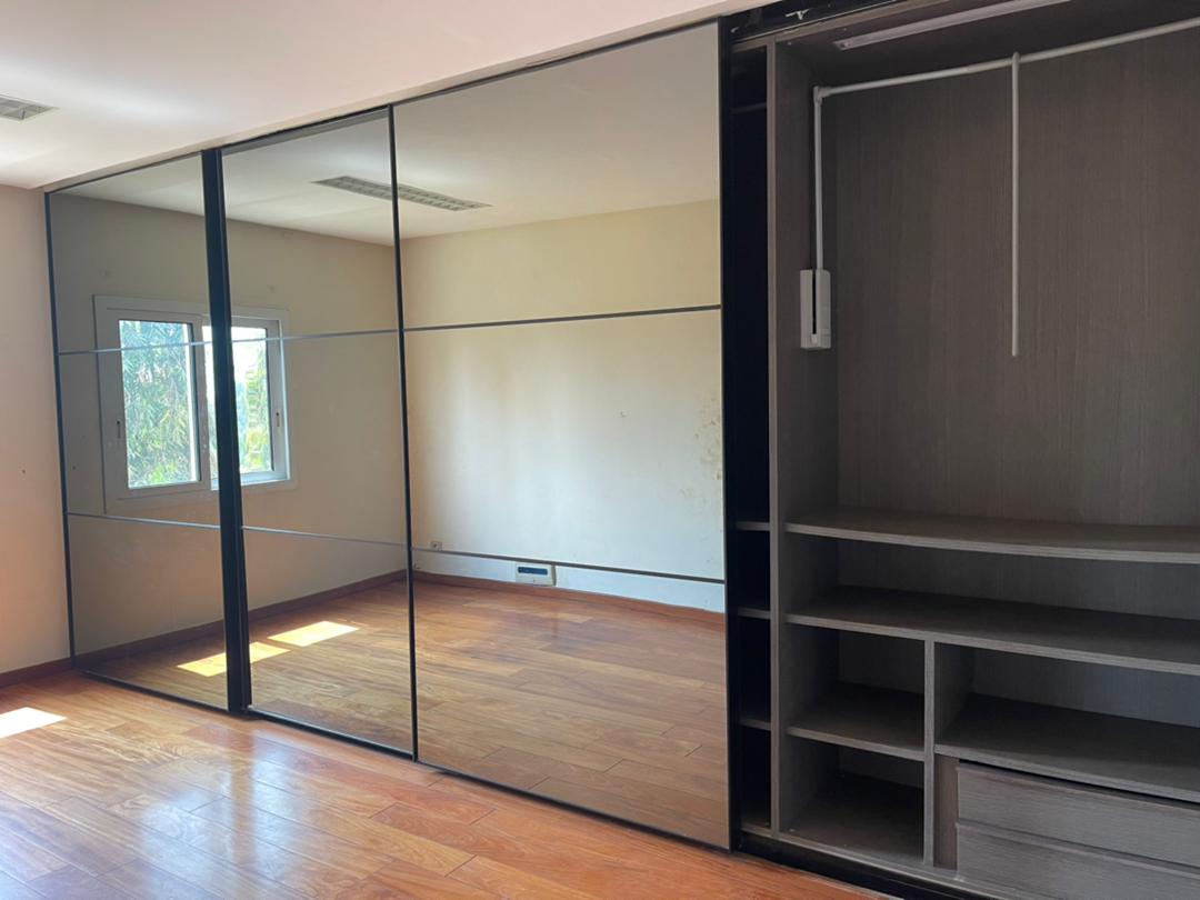 Maison (Duplex) à louer - Yaoundé, Bastos, GOLF - 2 salon(s), 4 chambre(s), 4 salle(s) de bains - 4 000 000 FCFA / mois