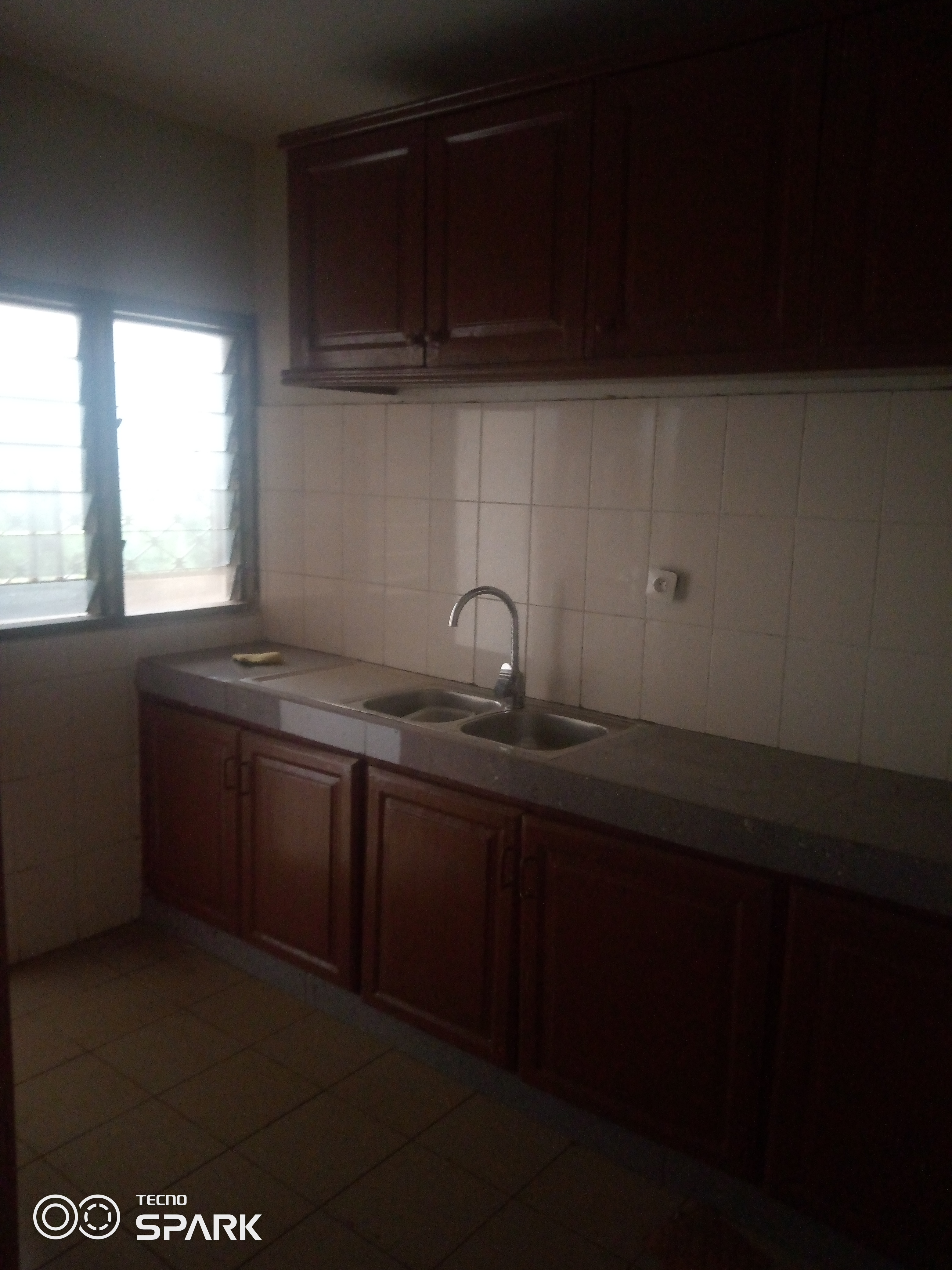 Bureau à louer à Yaoundé, Bastos, Pas loin de l'ambassade du Nigeria - 100 m2 - 350 000 FCFA
