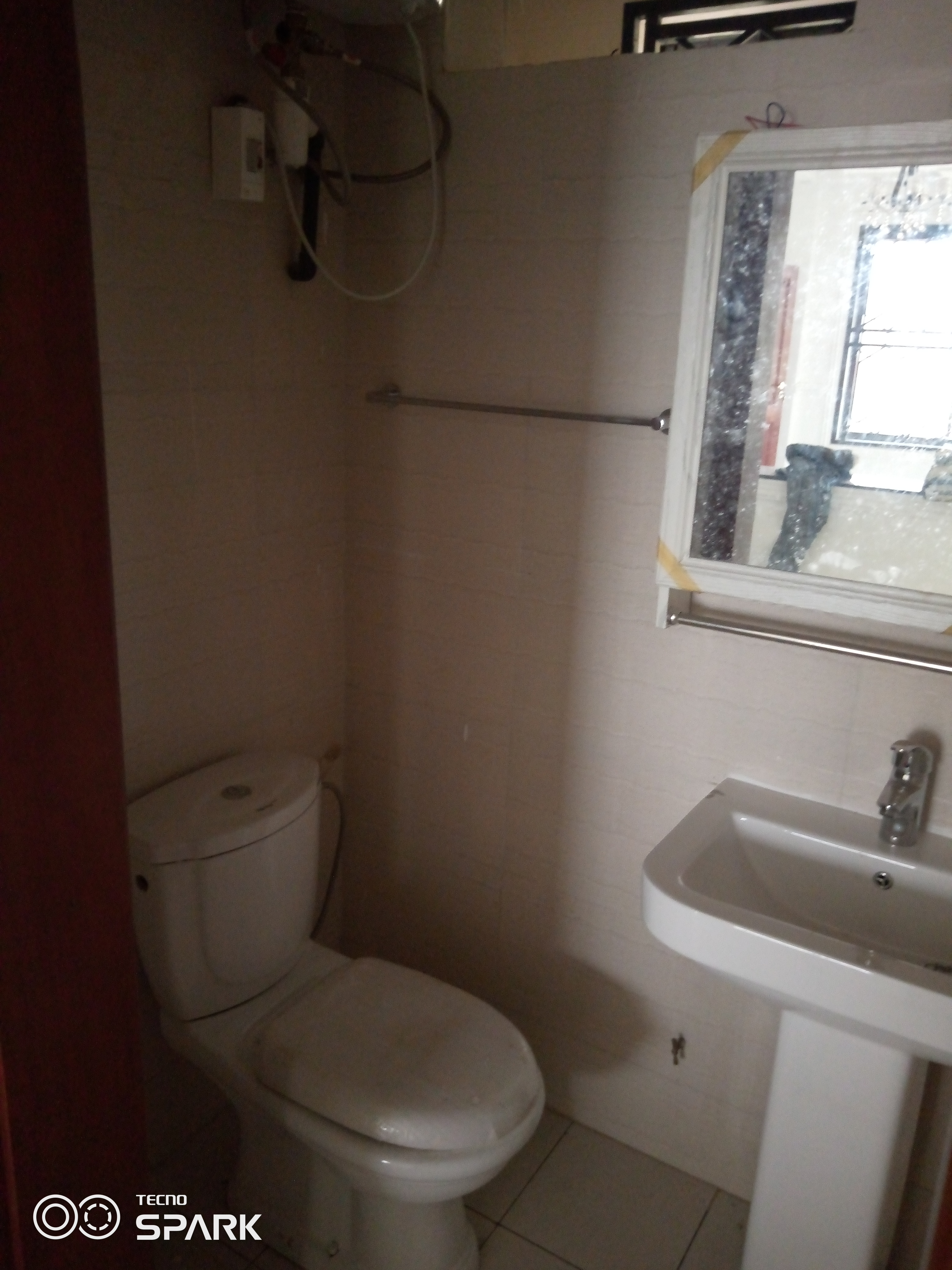 Apartment to rent - Yaoundé, Bastos, Nouvelle route - 1 living room(s), 2 bedroom(s), 3 bathroom(s) - 1 000 000 FCFA / month