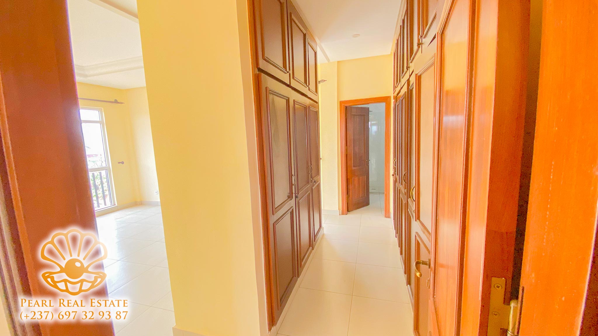 Apartment to rent - Yaoundé, Bastos, Derrière l’usine Bastos - 1 living room(s), 3 bedroom(s), 2 bathroom(s) - 1 500 000 FCFA / month