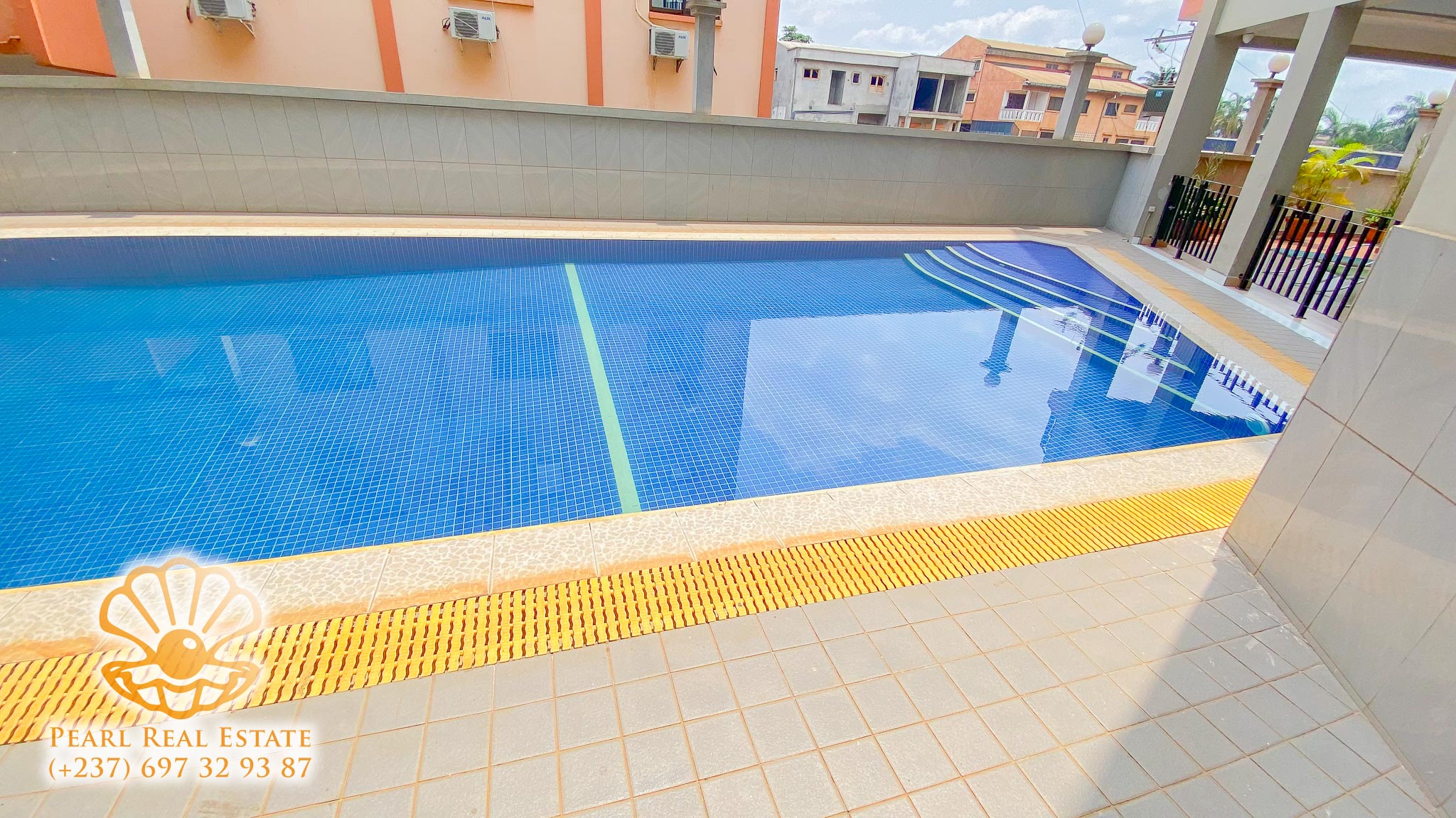 Apartment to rent - Yaoundé, Bastos, Derrière l’usine Bastos - 1 living room(s), 3 bedroom(s), 2 bathroom(s) - 1 500 000 FCFA / month