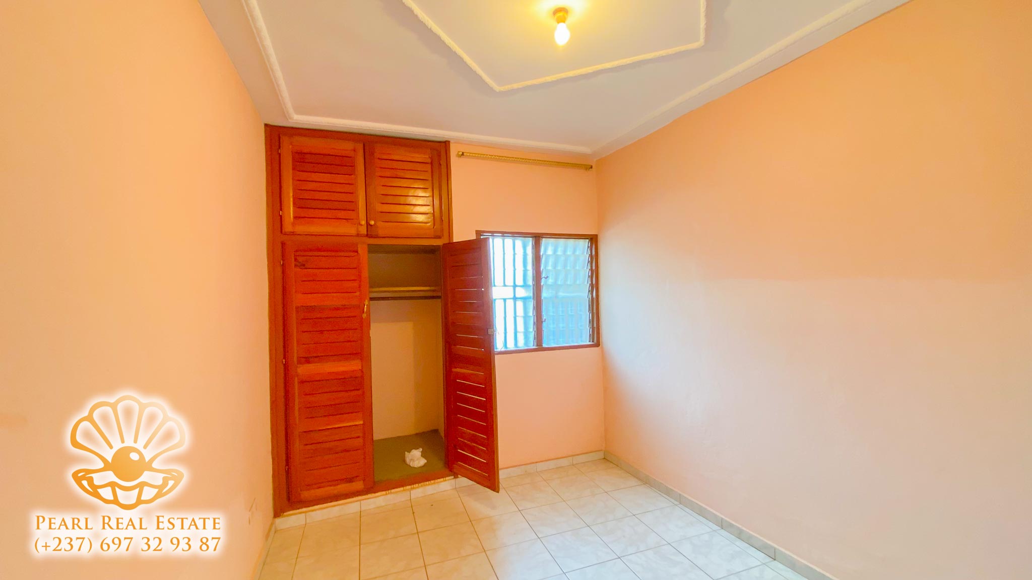 Appartement à louer - Yaoundé, Bastos, Derrière usine Bastos - 1 salon(s), 2 chambre(s), 1 salle(s) de bains - 250 000 FCFA / mois