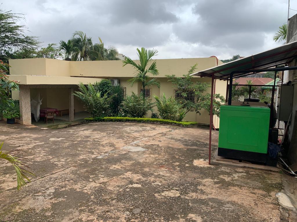 Maison (Villa) à louer - Yaoundé, Bastos, Bastos centre - 1 salon(s), 3 chambre(s), 3 salle(s) de bains - 1 500 000 FCFA / mois