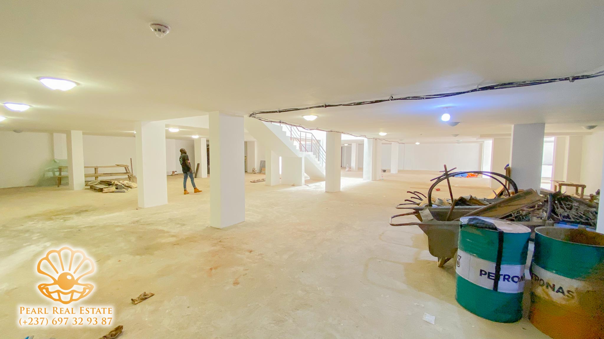 Appartement à louer - Yaoundé, Bastos, Golf Présidence - 1 salon(s), 3 chambre(s), 2 salle(s) de bains - 1 500 000 FCFA / mois