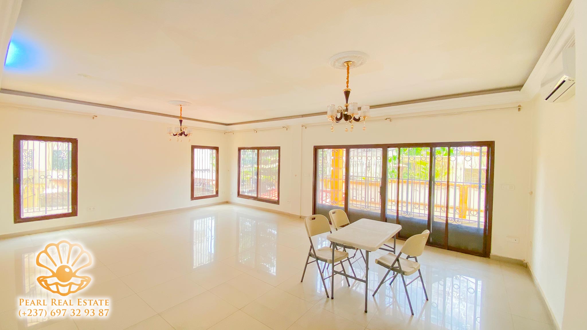 Apartment to rent - Yaoundé, Bastos, Golf - 1 living room(s), 3 bedroom(s), 2 bathroom(s) - 700 000 FCFA / month