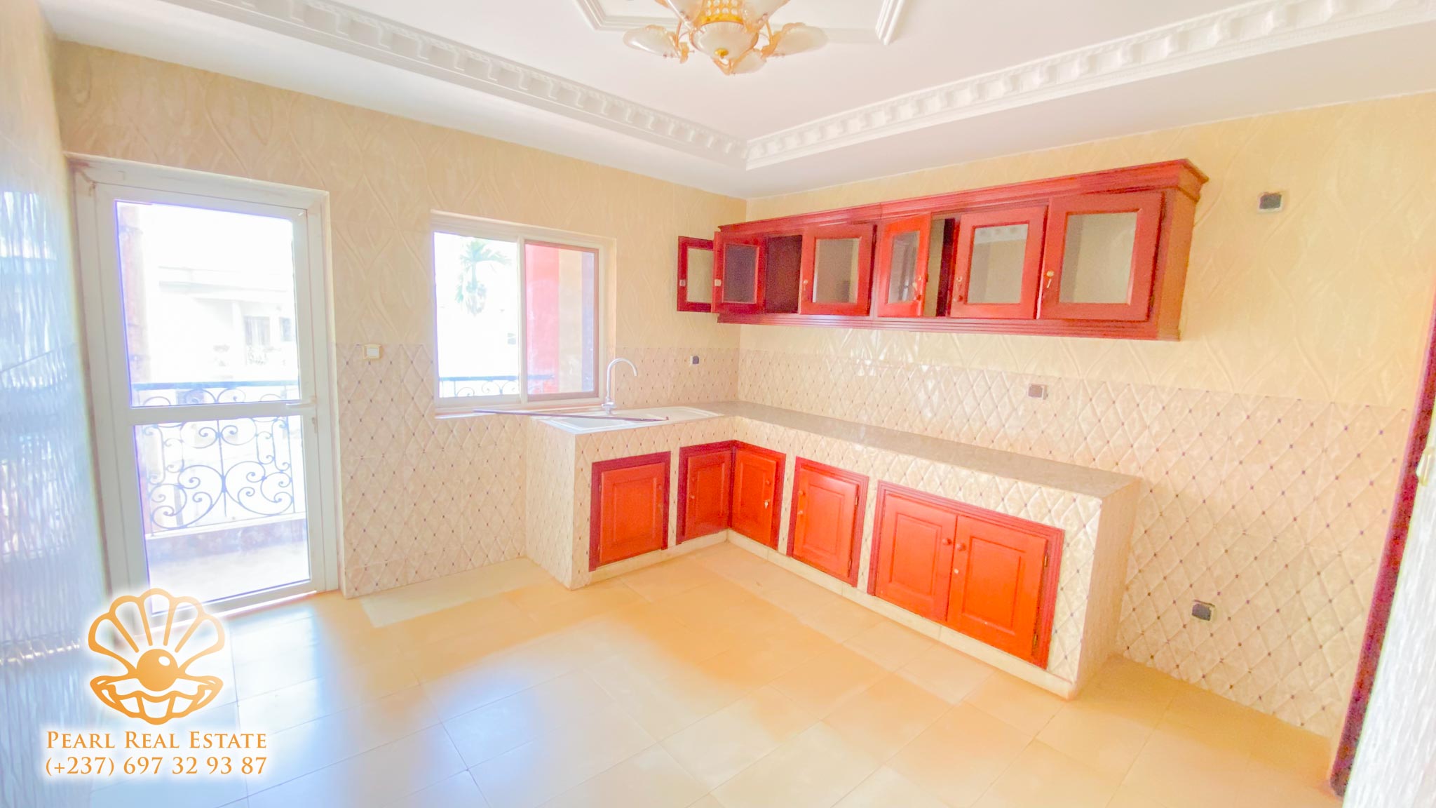 Apartment to rent - Yaoundé, Bastos, Golf - 1 living room(s), 3 bedroom(s), 2 bathroom(s) - 1 500 000 FCFA / month