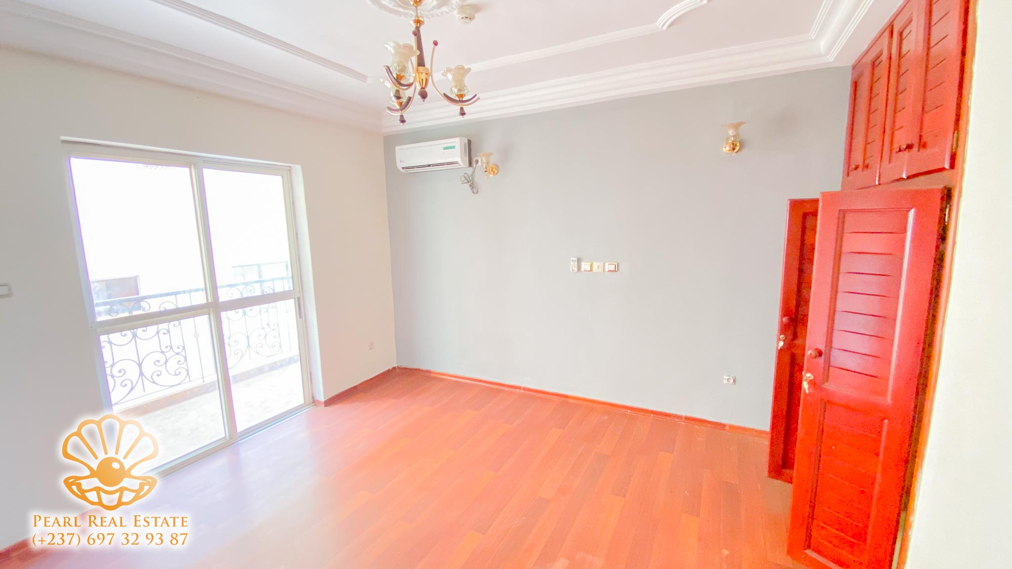 Apartment to rent - Yaoundé, Bastos, Golf - 1 living room(s), 3 bedroom(s), 2 bathroom(s) - 1 500 000 FCFA / month