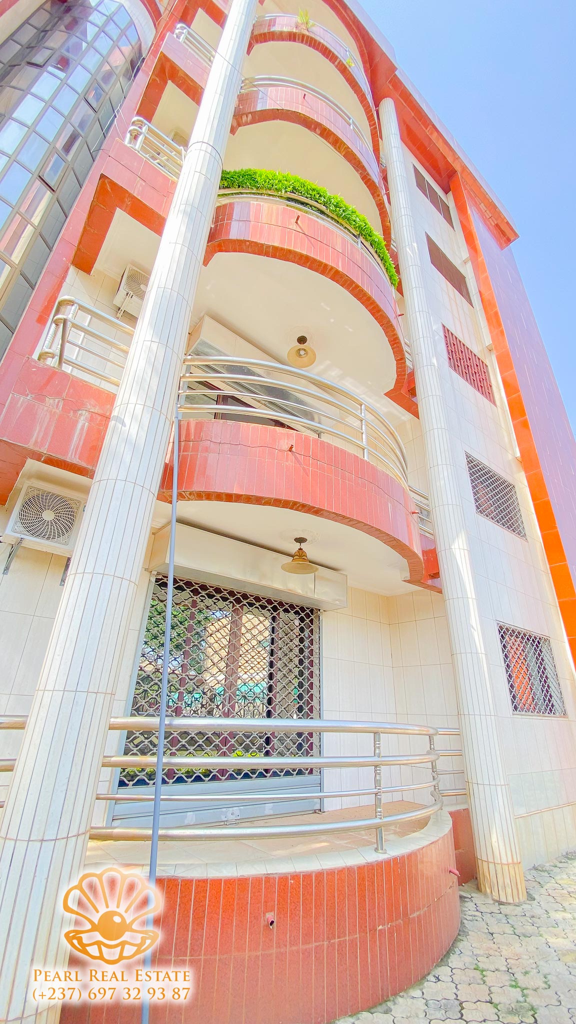 Apartment to rent - Yaoundé, Bastos, Ambassade de Russie - 1 living room(s), 3 bedroom(s), 2 bathroom(s) - 600 000 FCFA / month