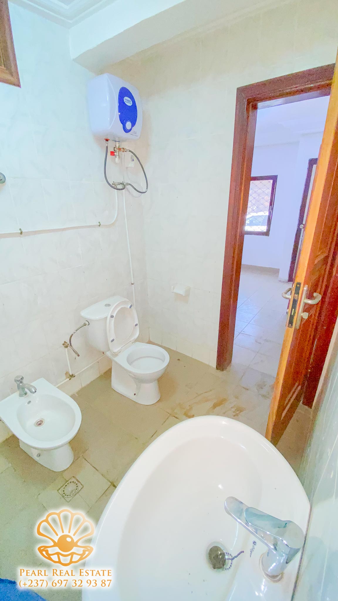 Appartement à louer - Yaoundé, Bastos, Ambassade de Russie - 1 salon(s), 3 chambre(s), 2 salle(s) de bains - 600 000 FCFA / mois