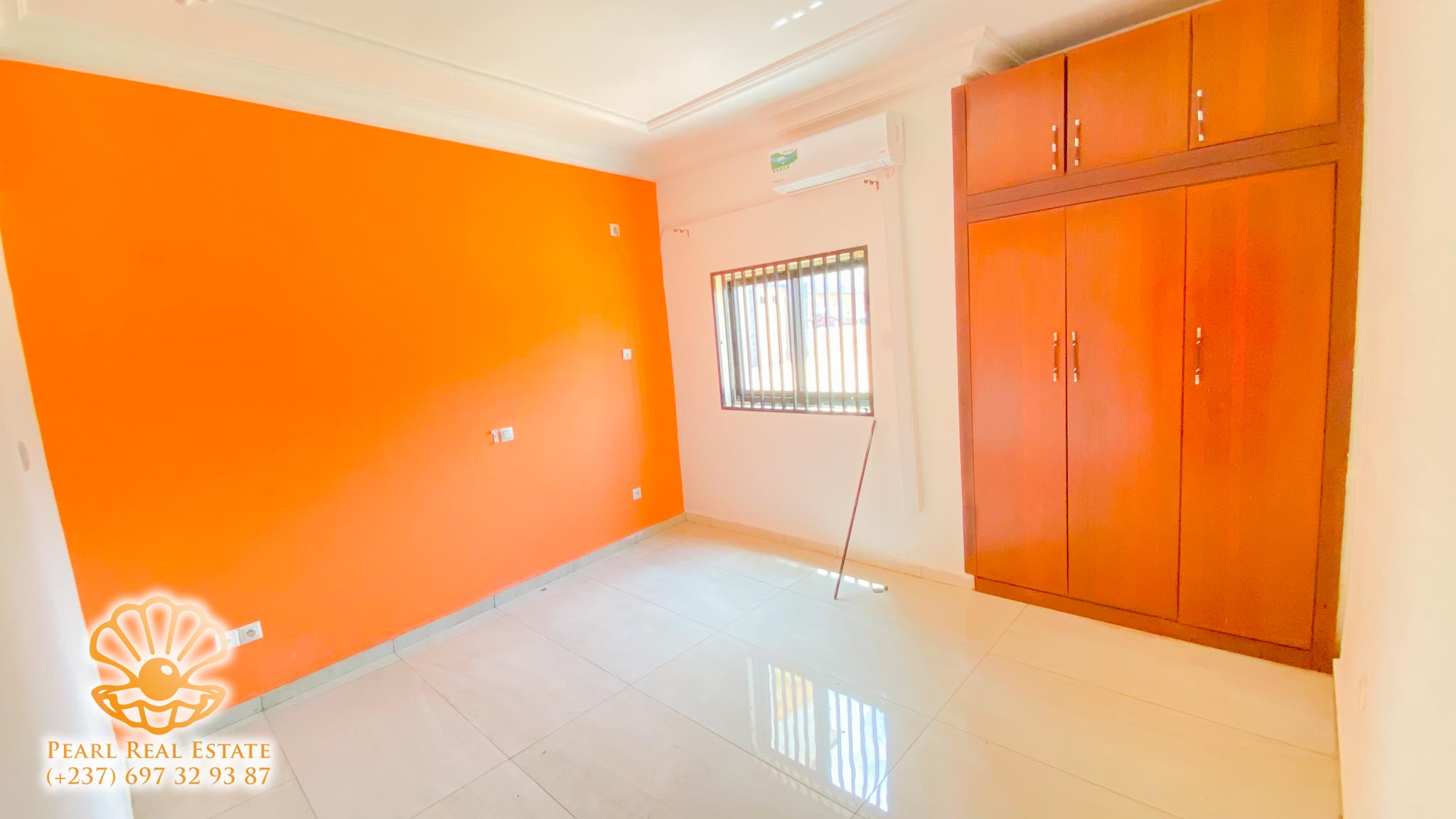 Appartement à louer - Yaoundé, Bastos, Nouvelle route - 1 salon(s), 3 chambre(s), 2 salle(s) de bains - 800 000 FCFA / mois