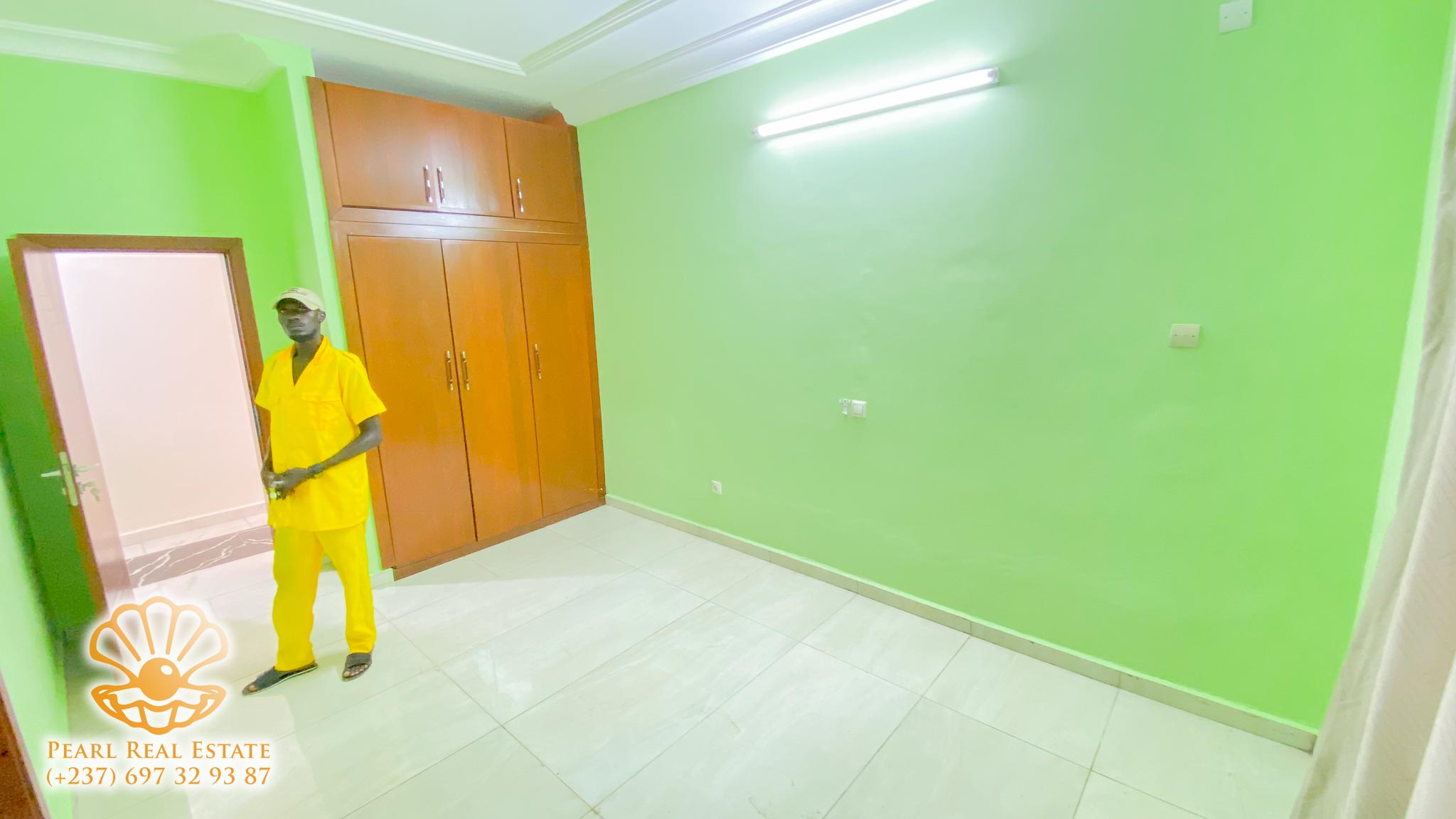 Appartement à louer - Yaoundé, Bastos, Nouvelle route - 1 salon(s), 3 chambre(s), 2 salle(s) de bains - 800 000 FCFA / mois