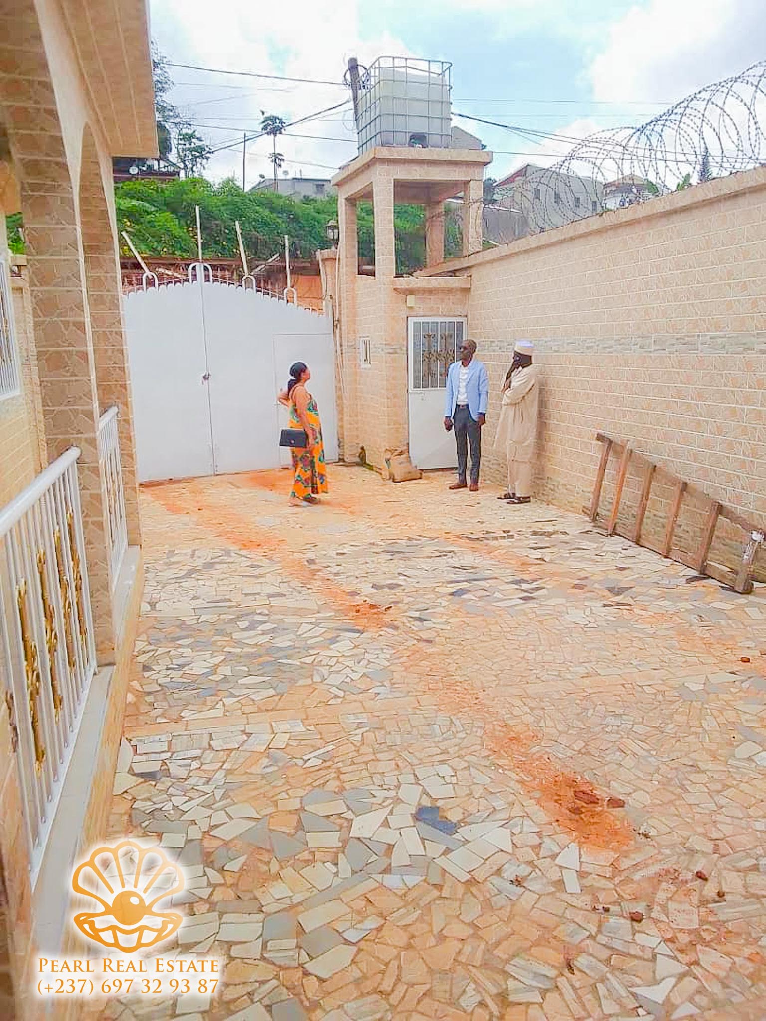 Appartement à louer - Yaoundé, Mbankolo, Golf - 1 salon(s), 3 chambre(s), 2 salle(s) de bains - 500 000 FCFA / mois