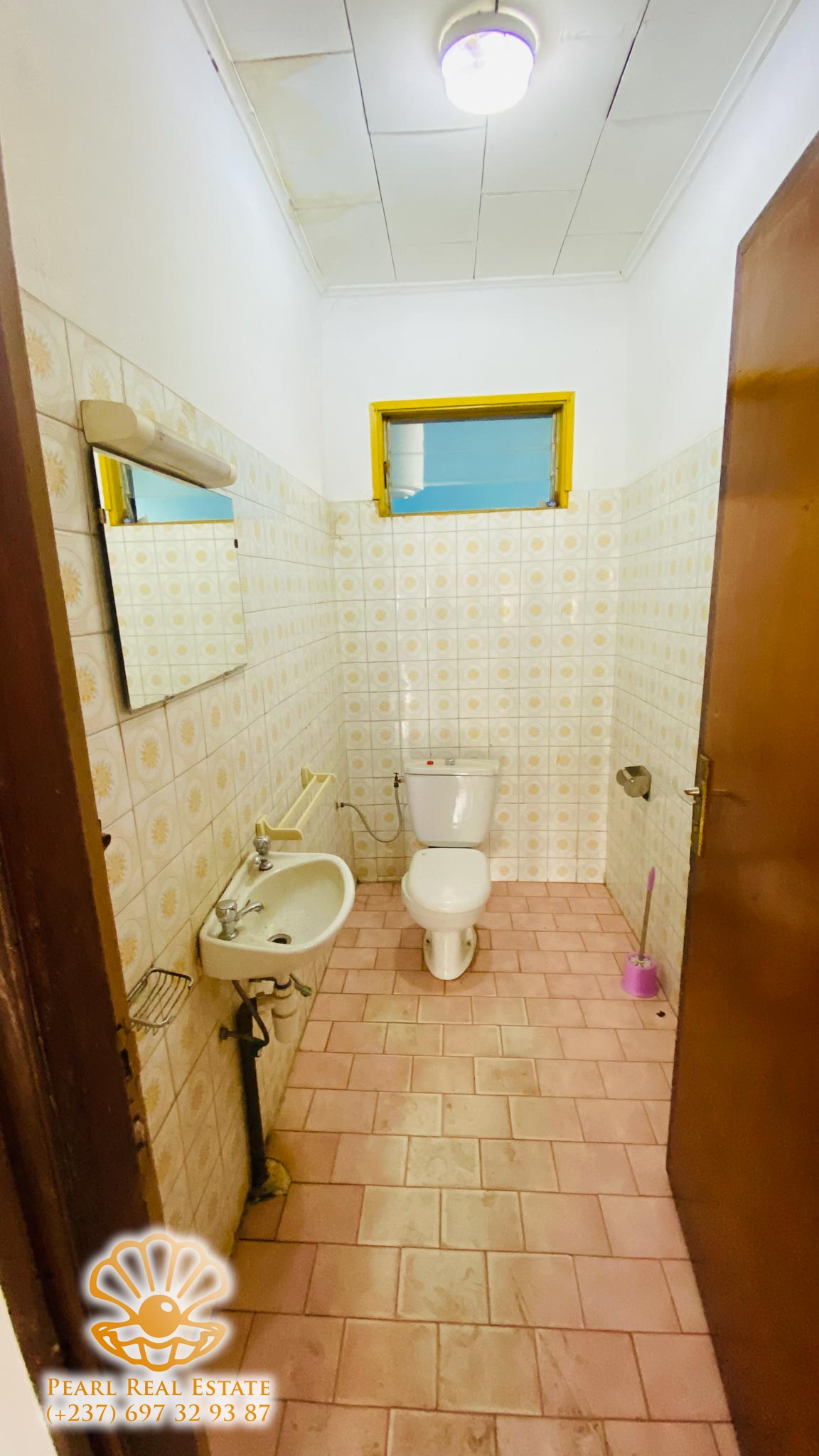Apartment to rent - Yaoundé, Nkol-Eton, Moto Georges - 1 living room(s), 3 bedroom(s), 2 bathroom(s) - 500 000 FCFA / month