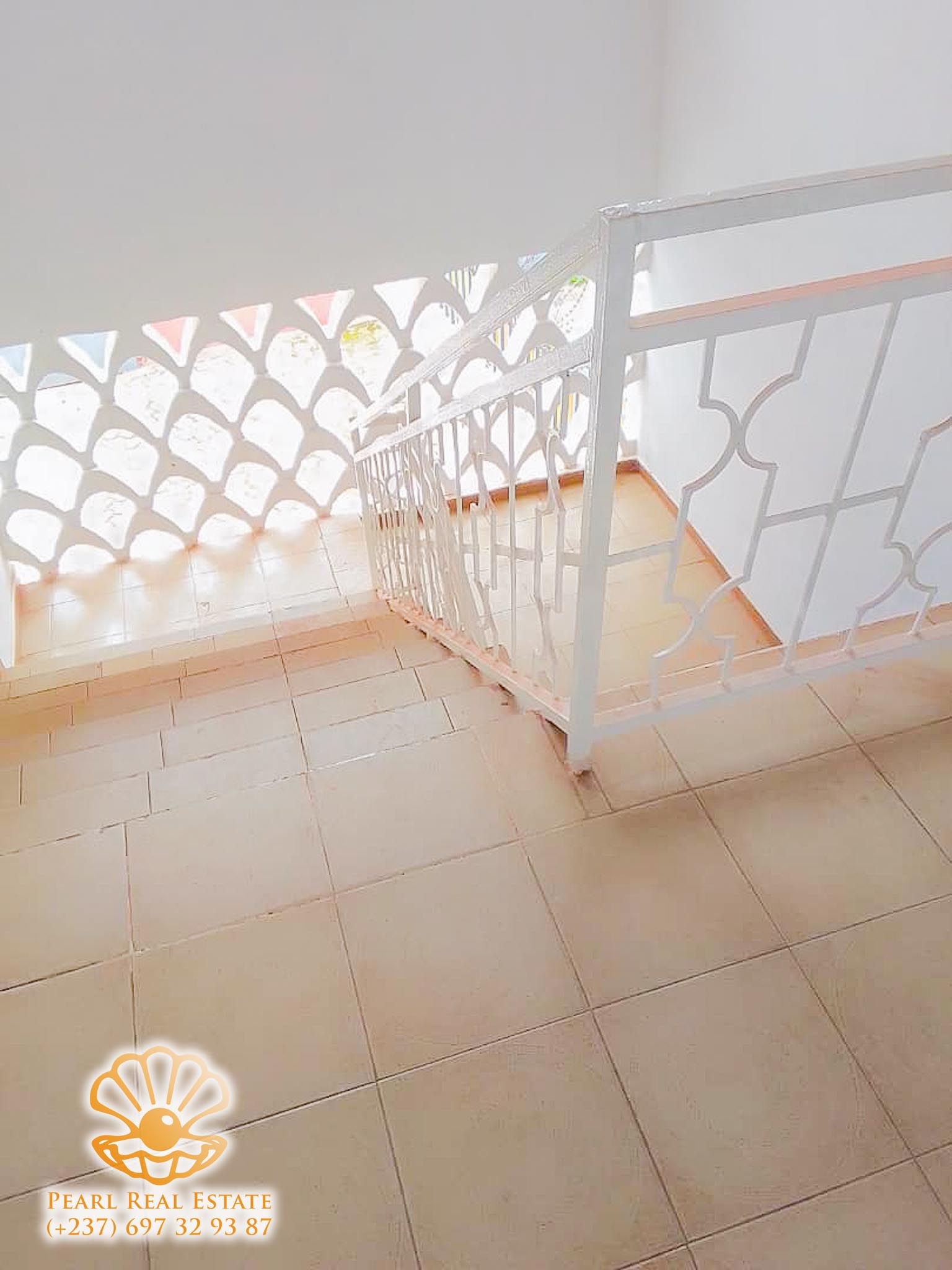 Apartment to rent - Yaoundé, Nkol-Eton, Moto Georges - 1 living room(s), 3 bedroom(s), 2 bathroom(s) - 500 000 FCFA / month