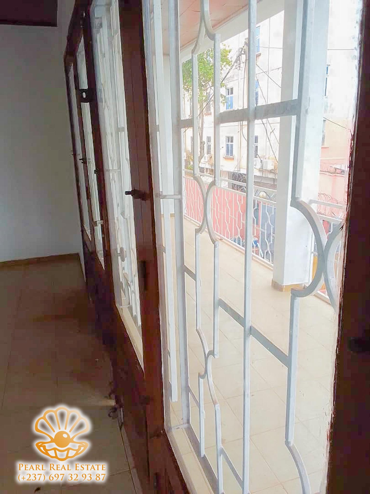 Apartment to rent - Yaoundé, Nkol-Eton, Moto Georges - 1 living room(s), 3 bedroom(s), 2 bathroom(s) - 500 000 FCFA / month
