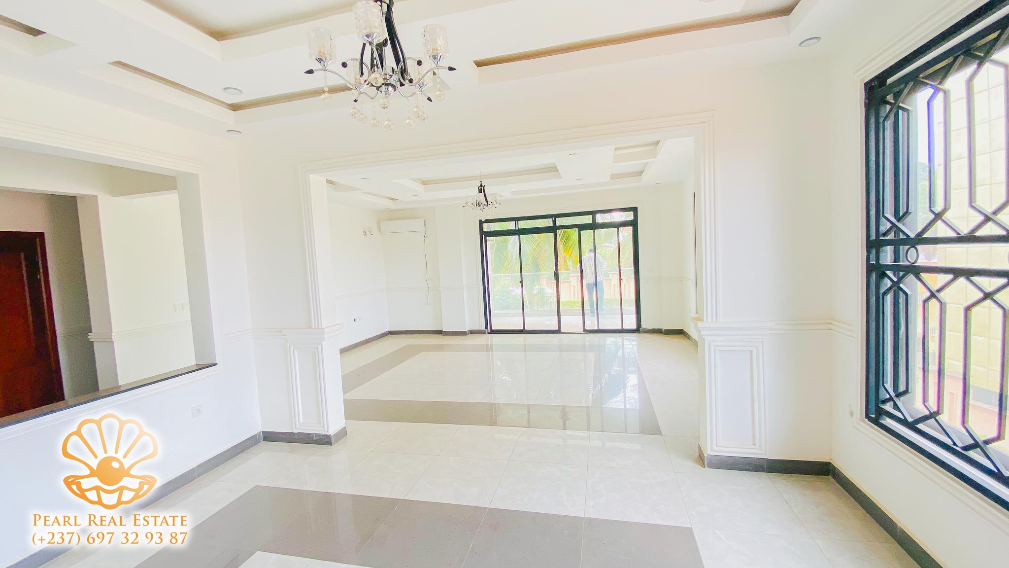 Appartement à louer - Yaoundé, Bastos, Nouvelle route - 1 salon(s), 2 chambre(s), 1 salle(s) de bains - 1 000 000 FCFA / mois