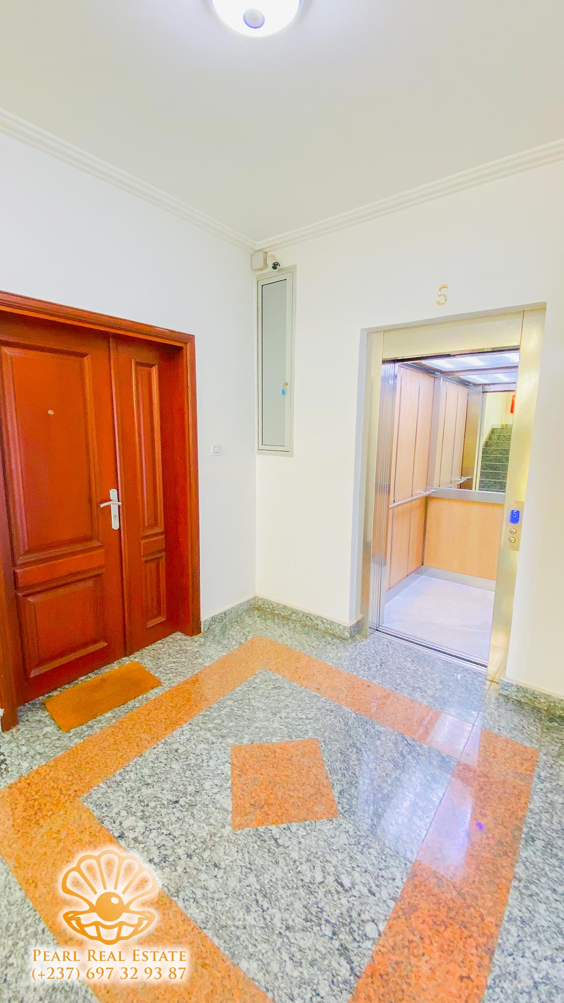 Apartment to rent - Yaoundé, Bastos, Nouvelle route - 1 living room(s), 2 bedroom(s), 1 bathroom(s) - 800 000 FCFA / month