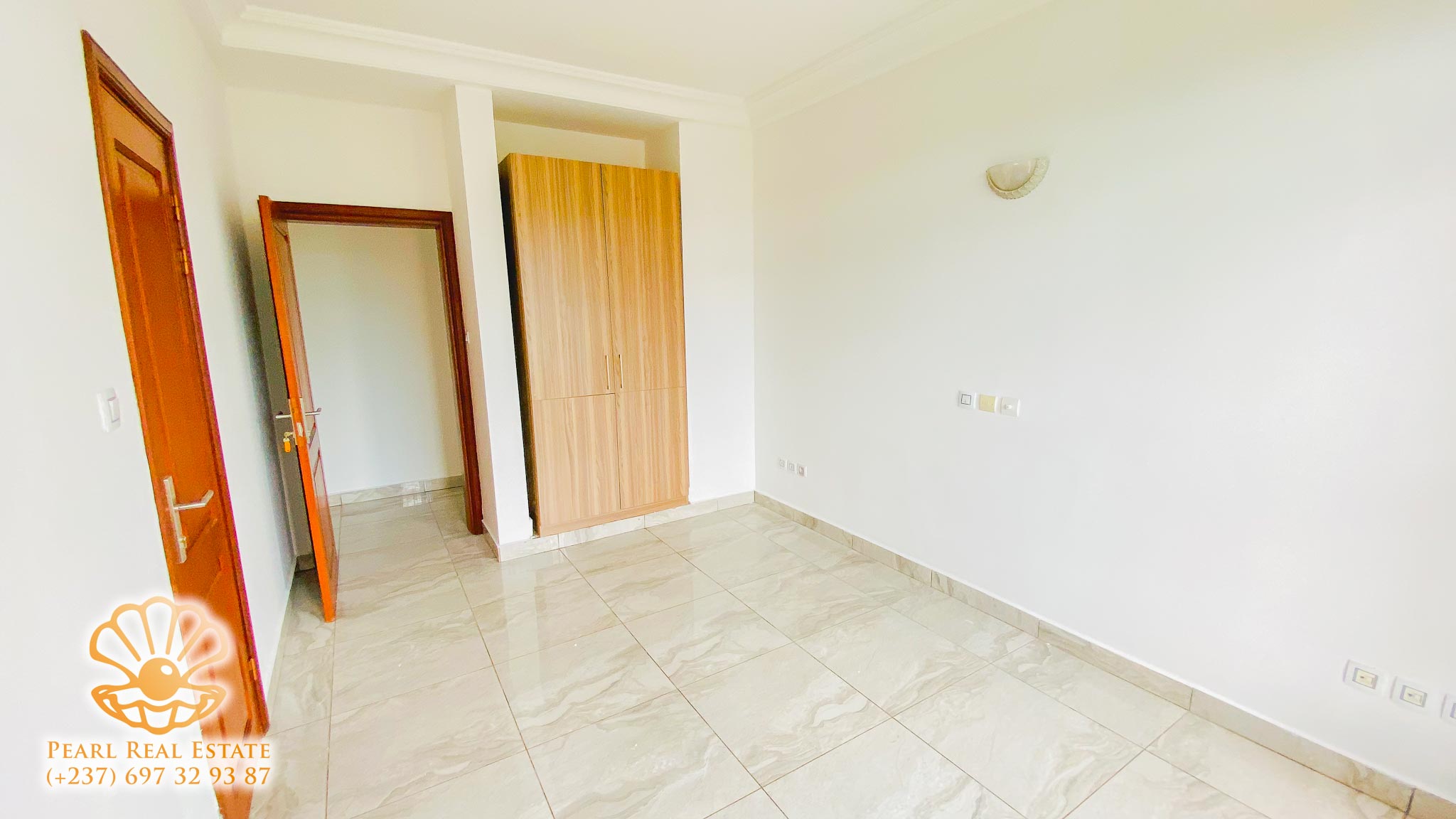 Appartement à louer - Yaoundé, Bastos, Nouvelle route - 1 salon(s), 2 chambre(s), 1 salle(s) de bains - 800 000 FCFA / mois