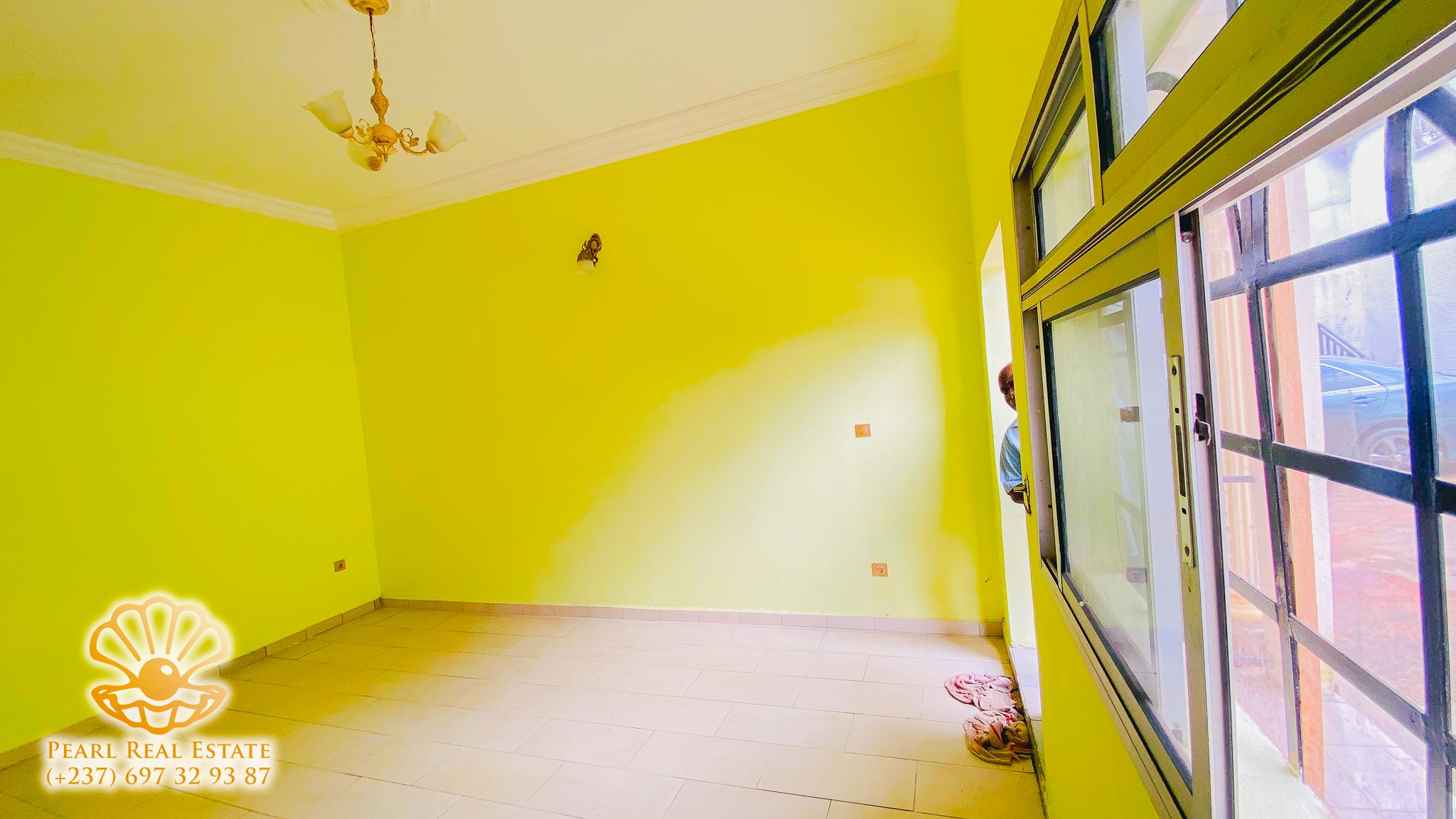 Apartment to rent - Yaoundé, Bastos, Golf - 1 living room(s), 1 bedroom(s), 1 bathroom(s) - 250 000 FCFA / month