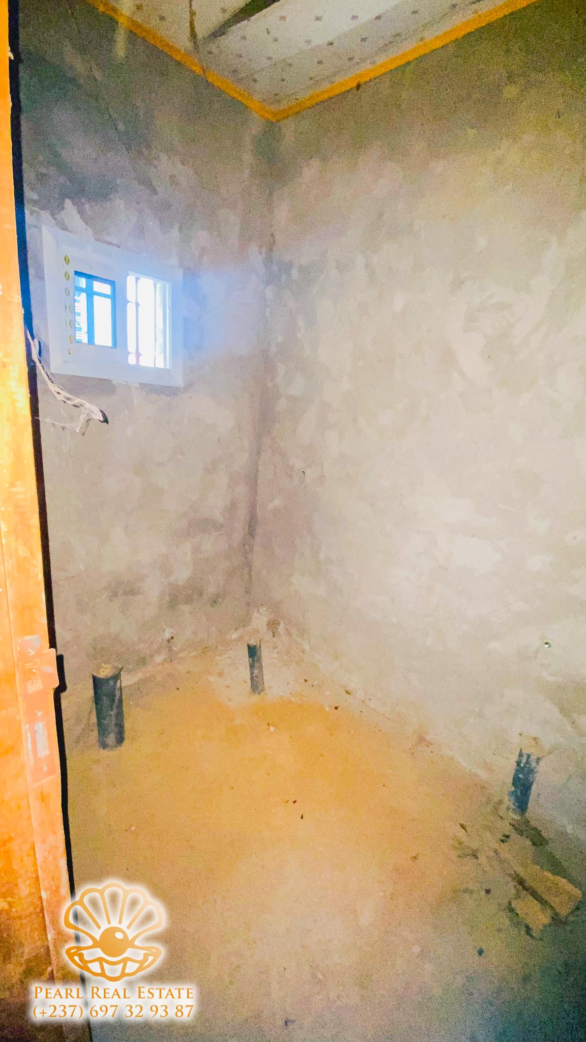 Maison (Villa) à louer - Yaoundé, Bastos, Golf Présidence - 1 salon(s), 4 chambre(s), 3 salle(s) de bains - 1 000 000 FCFA / mois