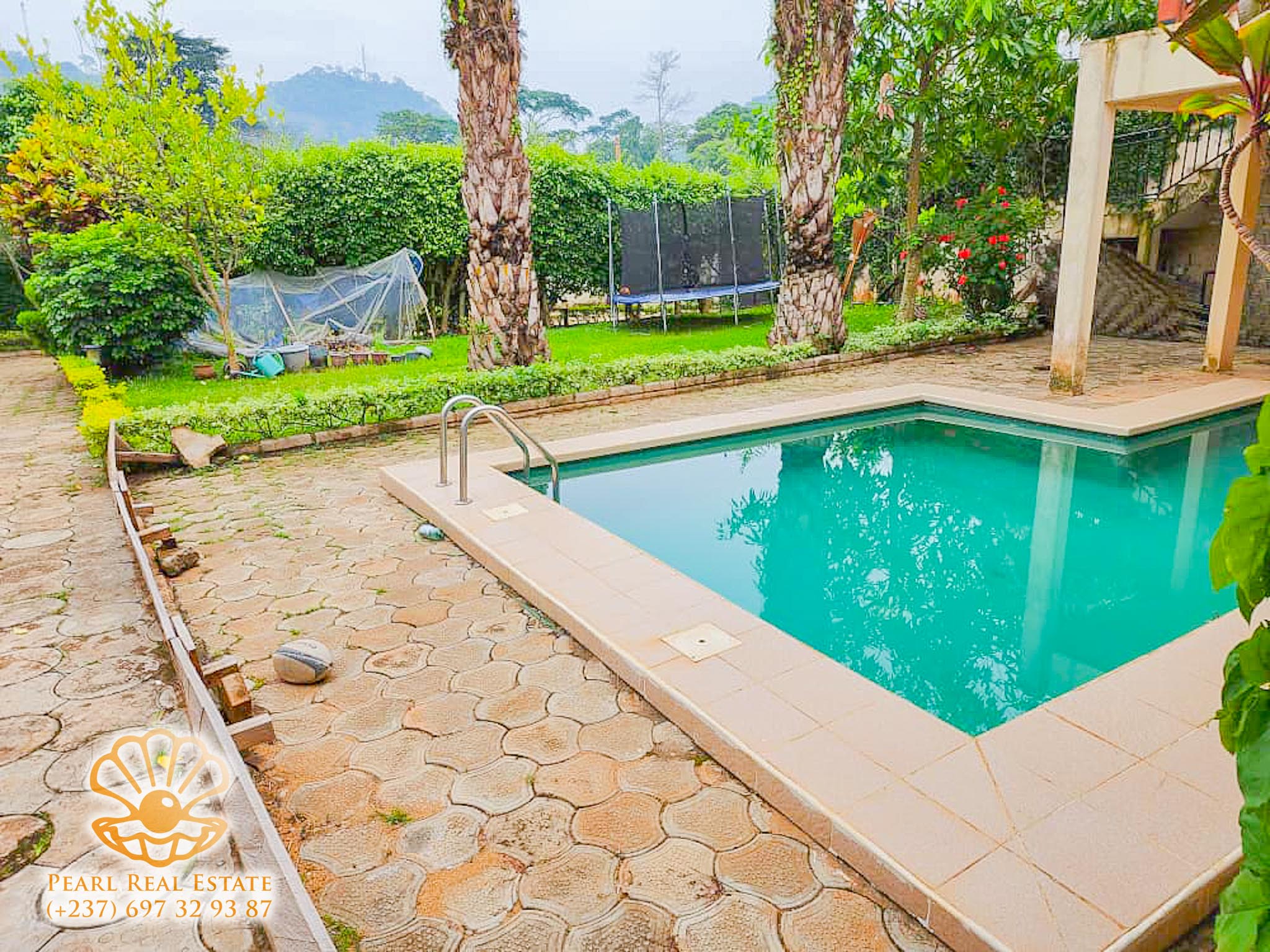 Maison (Villa) à louer - Yaoundé, Bastos, Golf - 1 salon(s), 4 chambre(s), 3 salle(s) de bains - 2 000 000 FCFA / mois