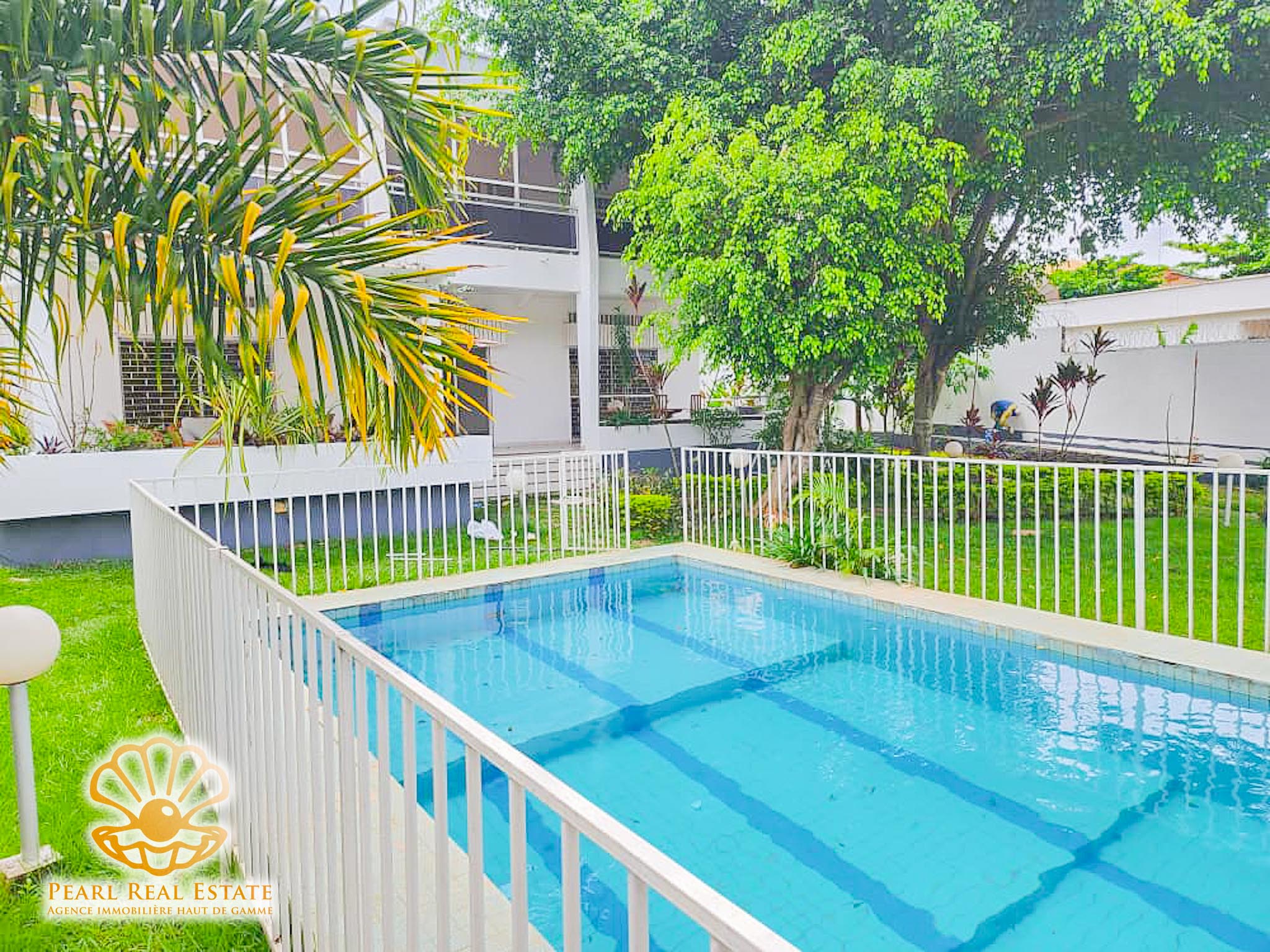 House (Villa) to rent - Yaoundé, Bastos, Ambassade de Chine - 1 living room(s), 4 bedroom(s), 3 bathroom(s) - 2 000 000 FCFA / month