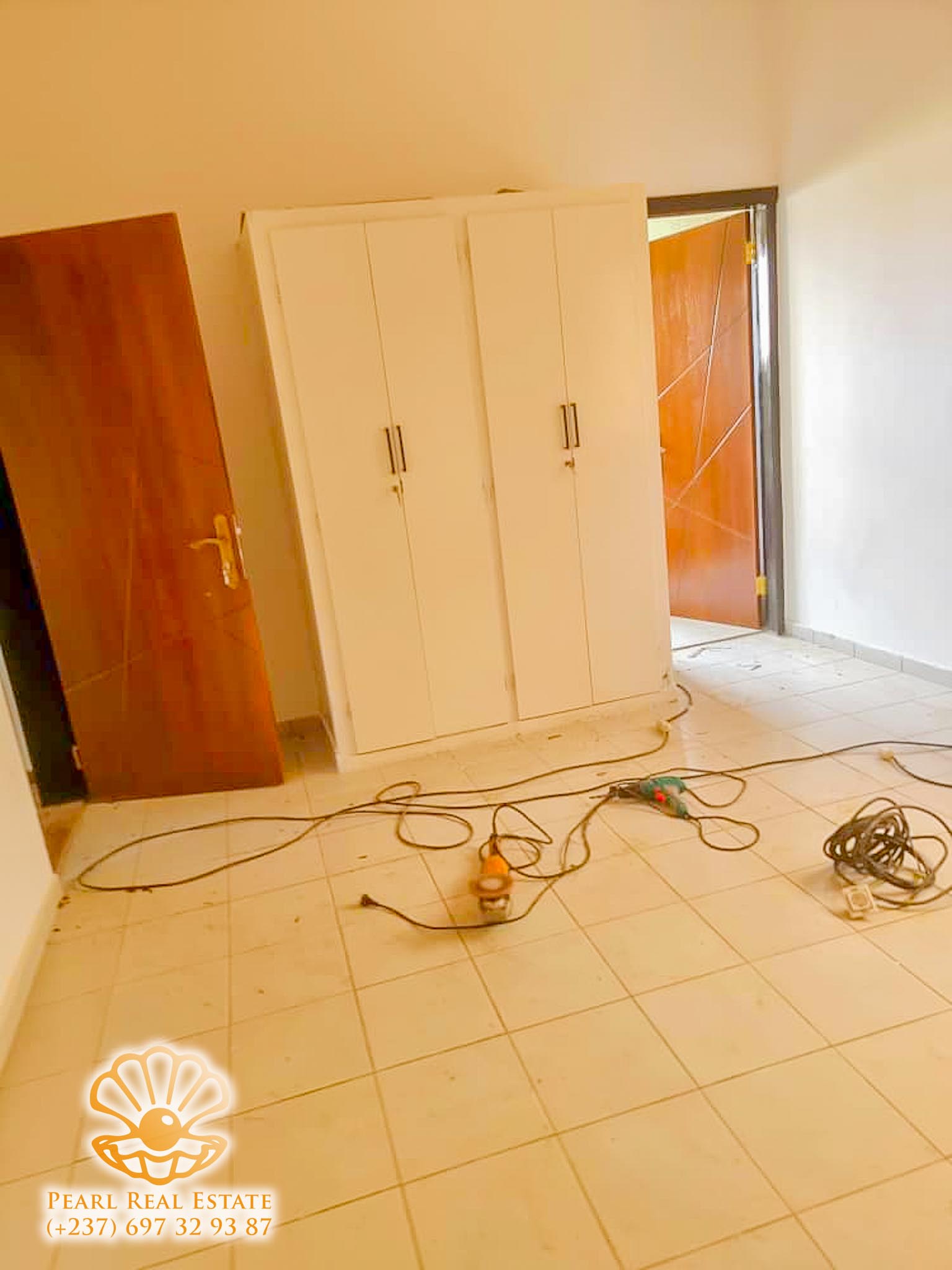 Maison (Villa) à louer - Yaoundé, Bastos, Ambassade d'Espagne - 1 salon(s), 4 chambre(s), 3 salle(s) de bains - 1 500 000 FCFA / mois