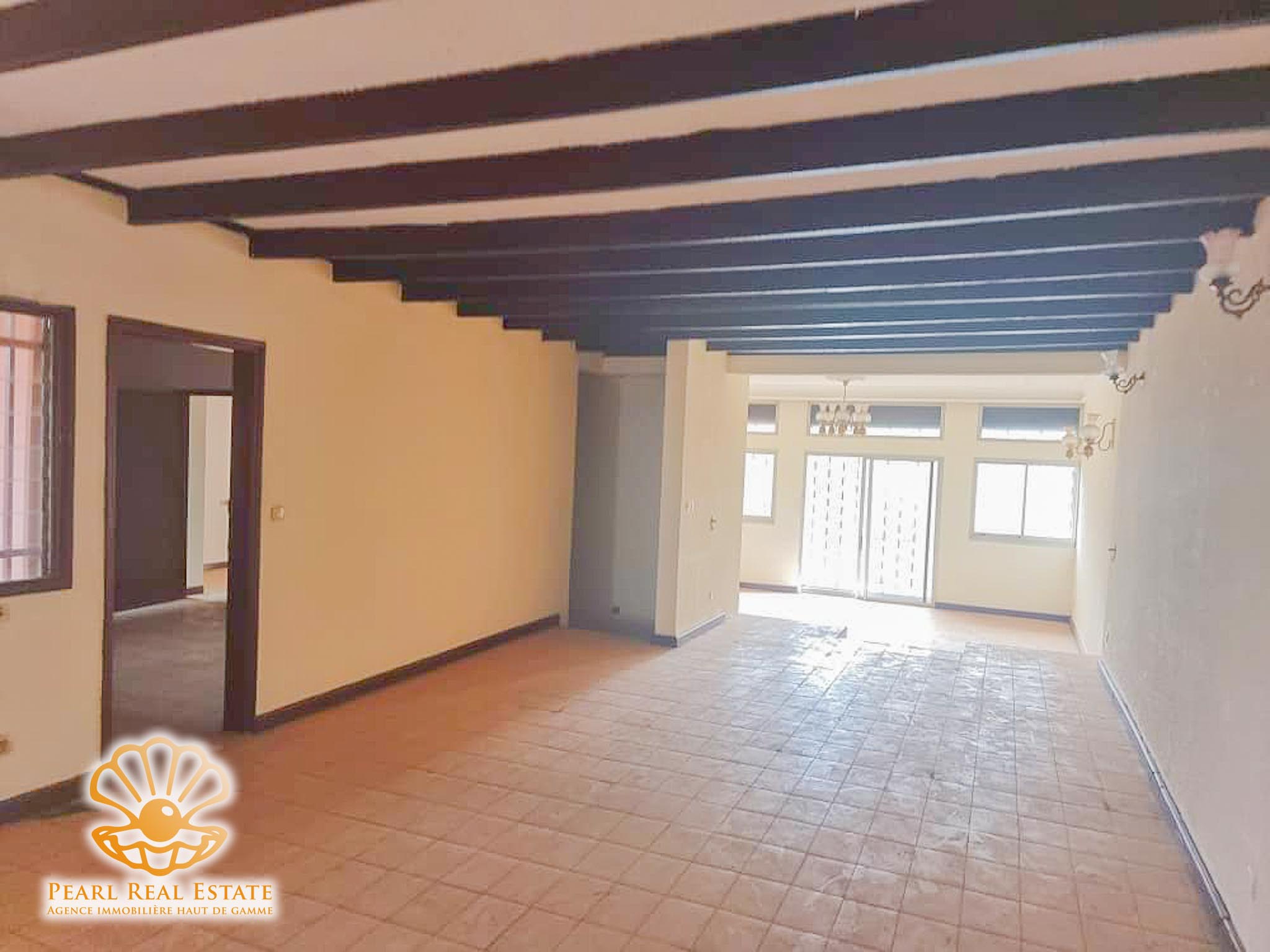 Maison (Villa) à louer - Yaoundé, Mfandena, Omnisports - 1 salon(s), 4 chambre(s), 3 salle(s) de bains - 800 000 FCFA / mois