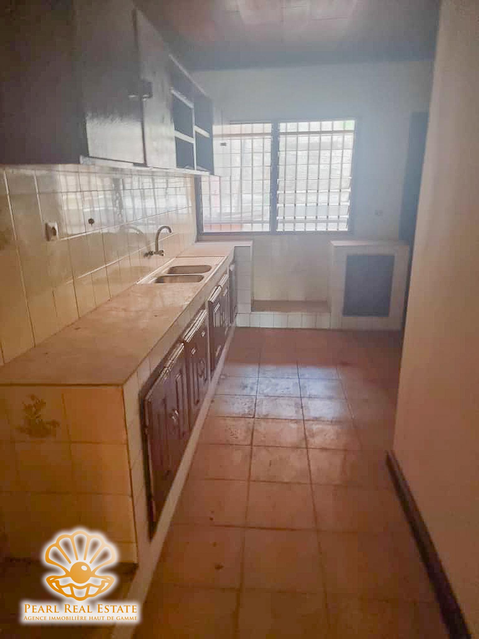 Maison (Villa) à louer - Yaoundé, Mfandena, Omnisports - 1 salon(s), 4 chambre(s), 3 salle(s) de bains - 800 000 FCFA / mois