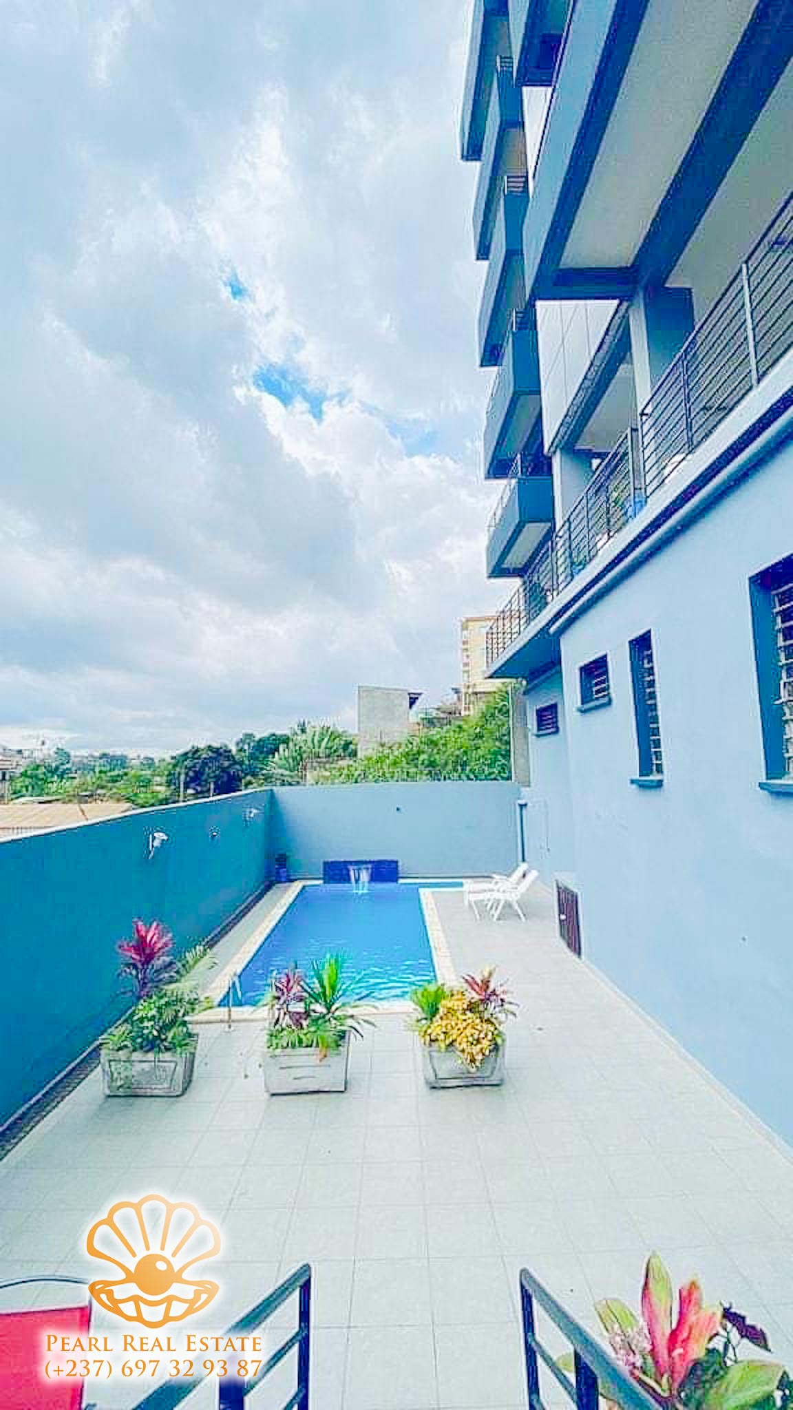 Apartment to rent - Yaoundé, Mfandena, Omnisports - 1 living room(s), 3 bedroom(s), 2 bathroom(s) - 400 000 FCFA / month