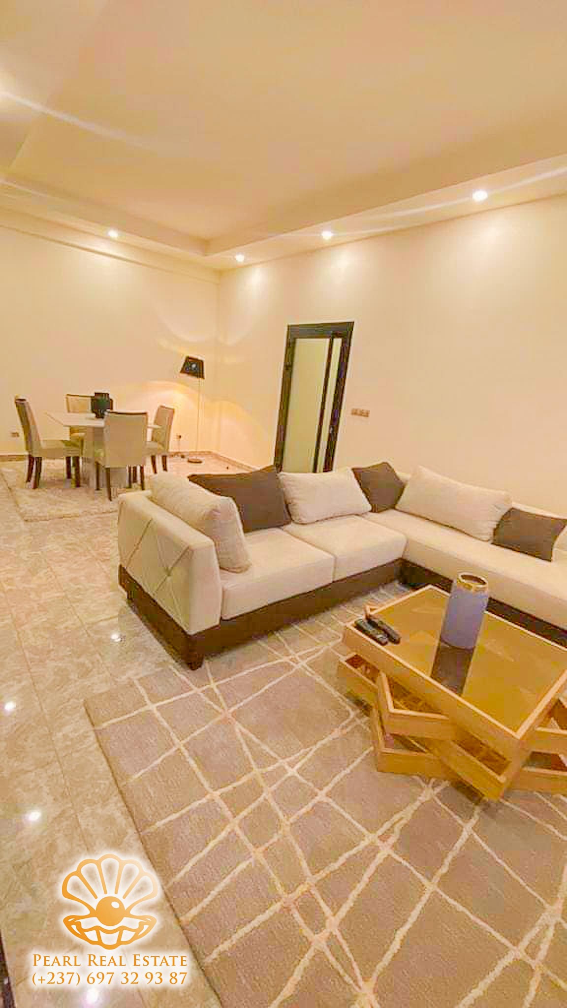 Appartement à louer - Yaoundé, Mfandena, Omnisports - 1 salon(s), 3 chambre(s), 2 salle(s) de bains - 400 000 FCFA / mois