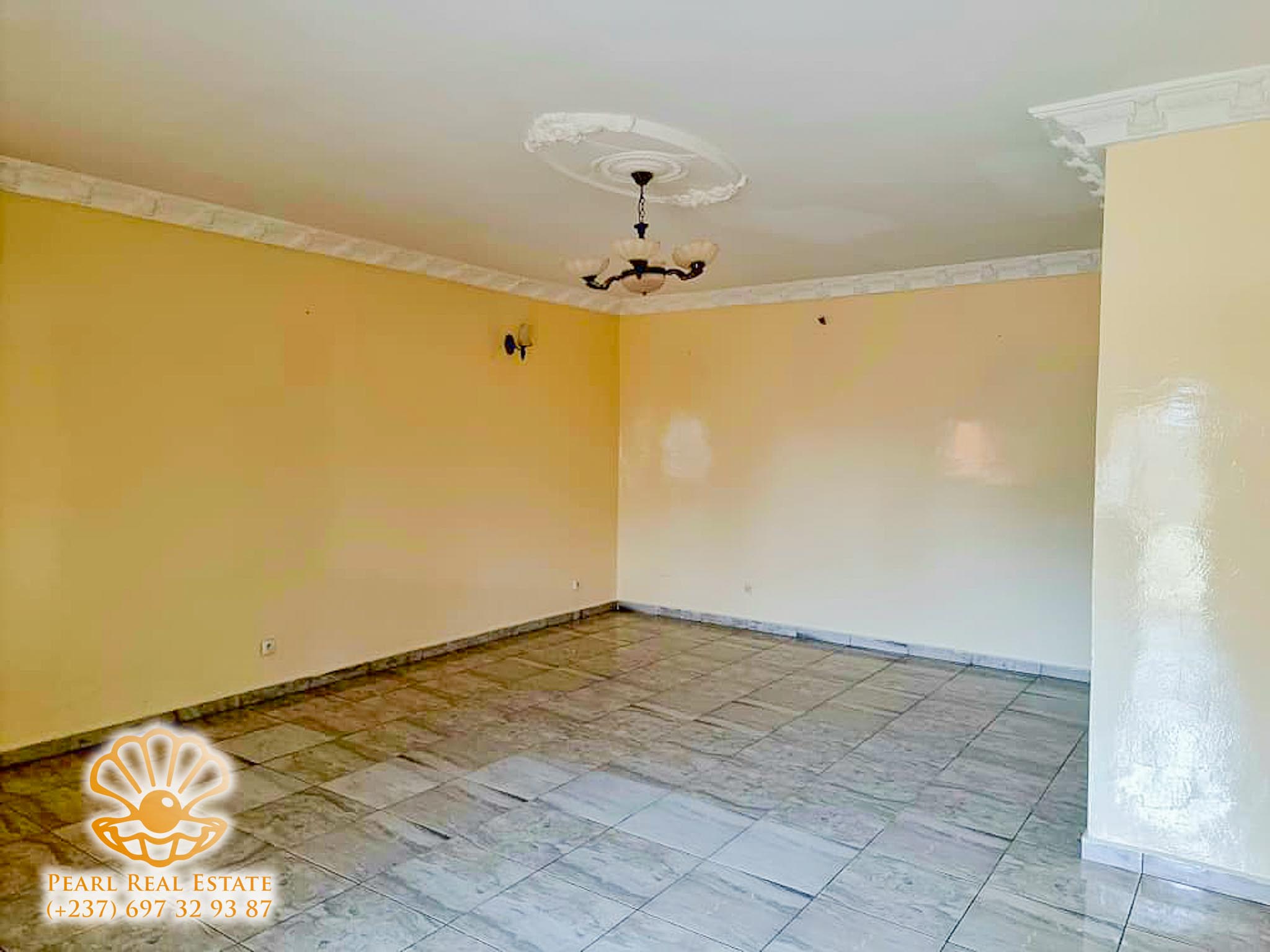 House (Villa) to rent - Yaoundé, Santa Barbara, Santa Barbara - 1 living room(s), 4 bedroom(s), 3 bathroom(s) - 450 000 FCFA / month