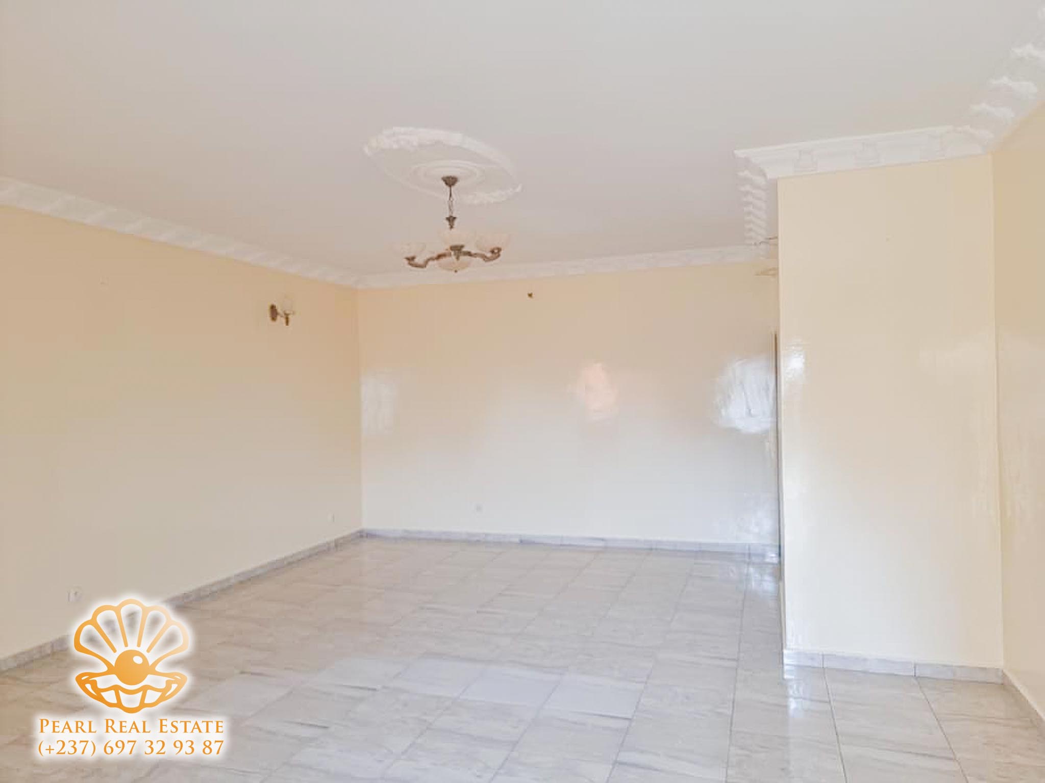 House (Villa) to rent - Yaoundé, Santa Barbara, Santa Barbara - 1 living room(s), 4 bedroom(s), 3 bathroom(s) - 450 000 FCFA / month