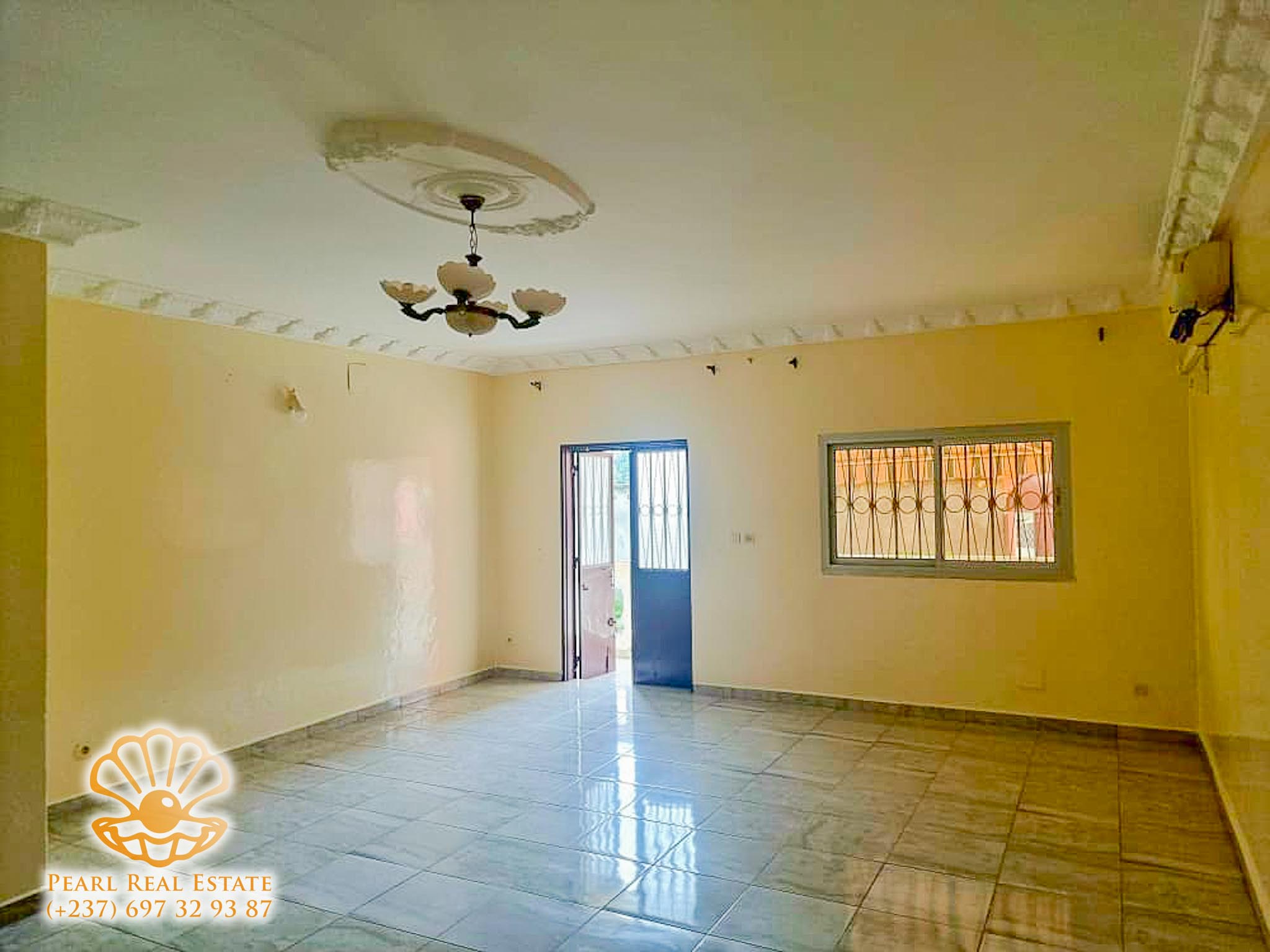 House (Villa) to rent - Yaoundé, Santa Barbara, Santa Barbara - 1 living room(s), 4 bedroom(s), 3 bathroom(s) - 450 000 FCFA / month