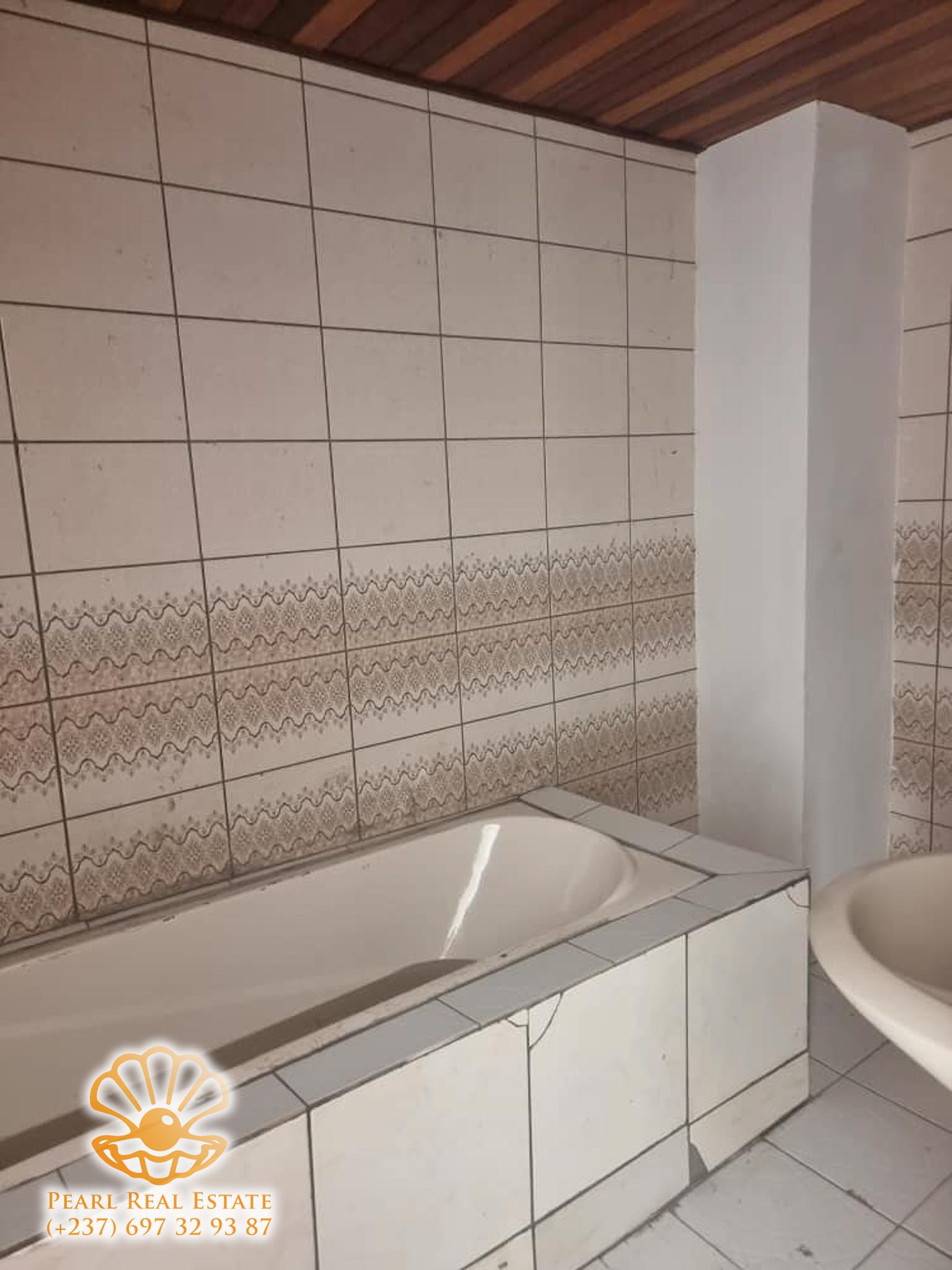 Appartement à louer - Yaoundé, Bastos, Ambassade d'Espagne - 1 salon(s), 3 chambre(s), 2 salle(s) de bains - 650 000 FCFA / mois