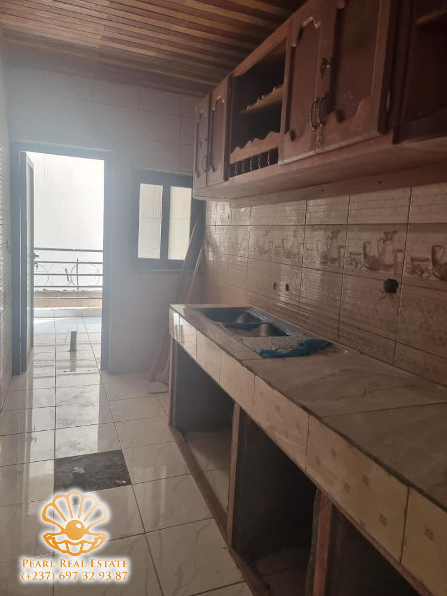 Appartement à louer - Yaoundé, Bastos, Ambassade d'Espagne - 1 salon(s), 3 chambre(s), 2 salle(s) de bains - 650 000 FCFA / mois
