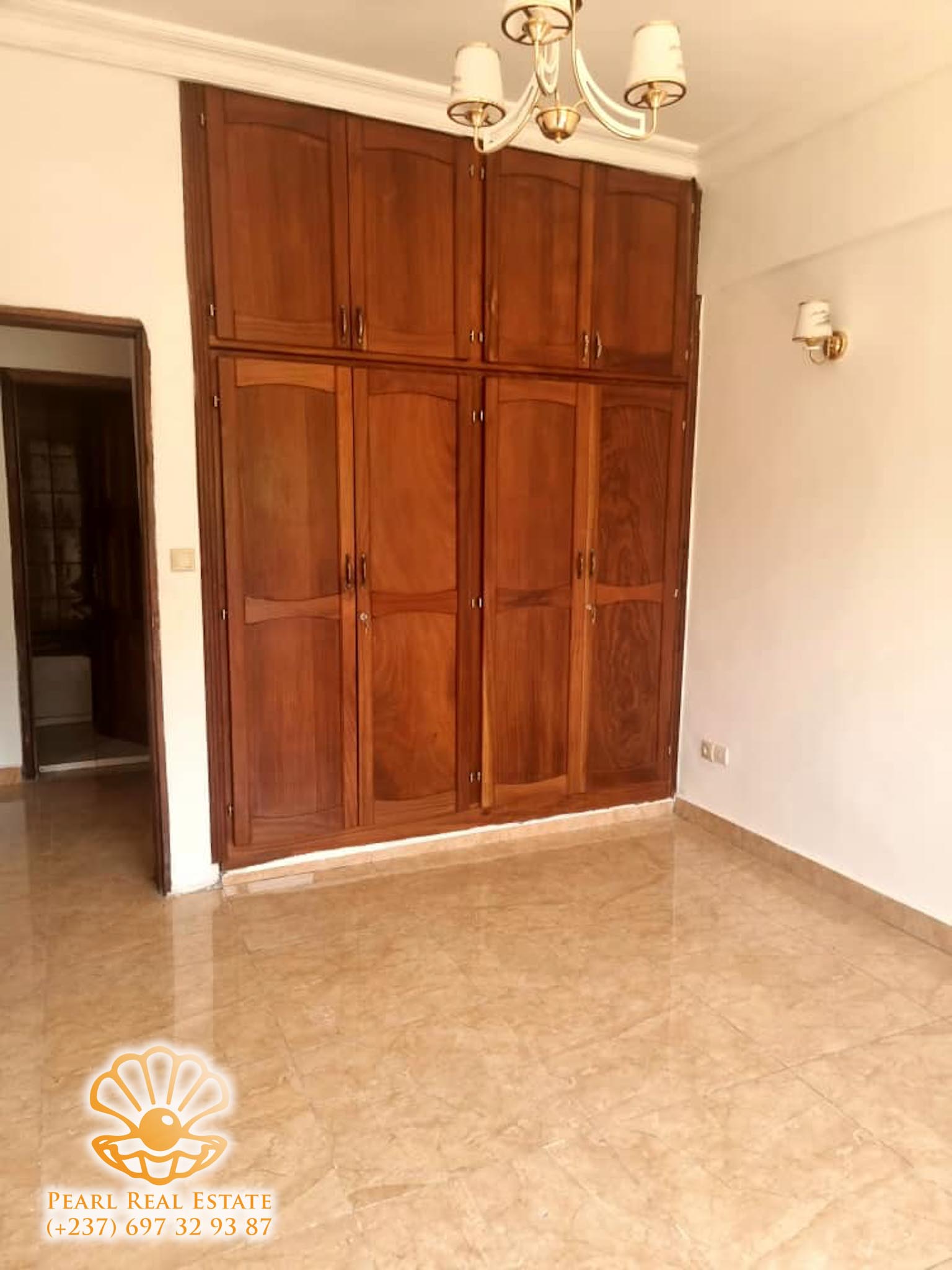 Appartement à louer - Yaoundé, Bastos, Ambassade d'Espagne - 1 salon(s), 3 chambre(s), 2 salle(s) de bains - 650 000 FCFA / mois