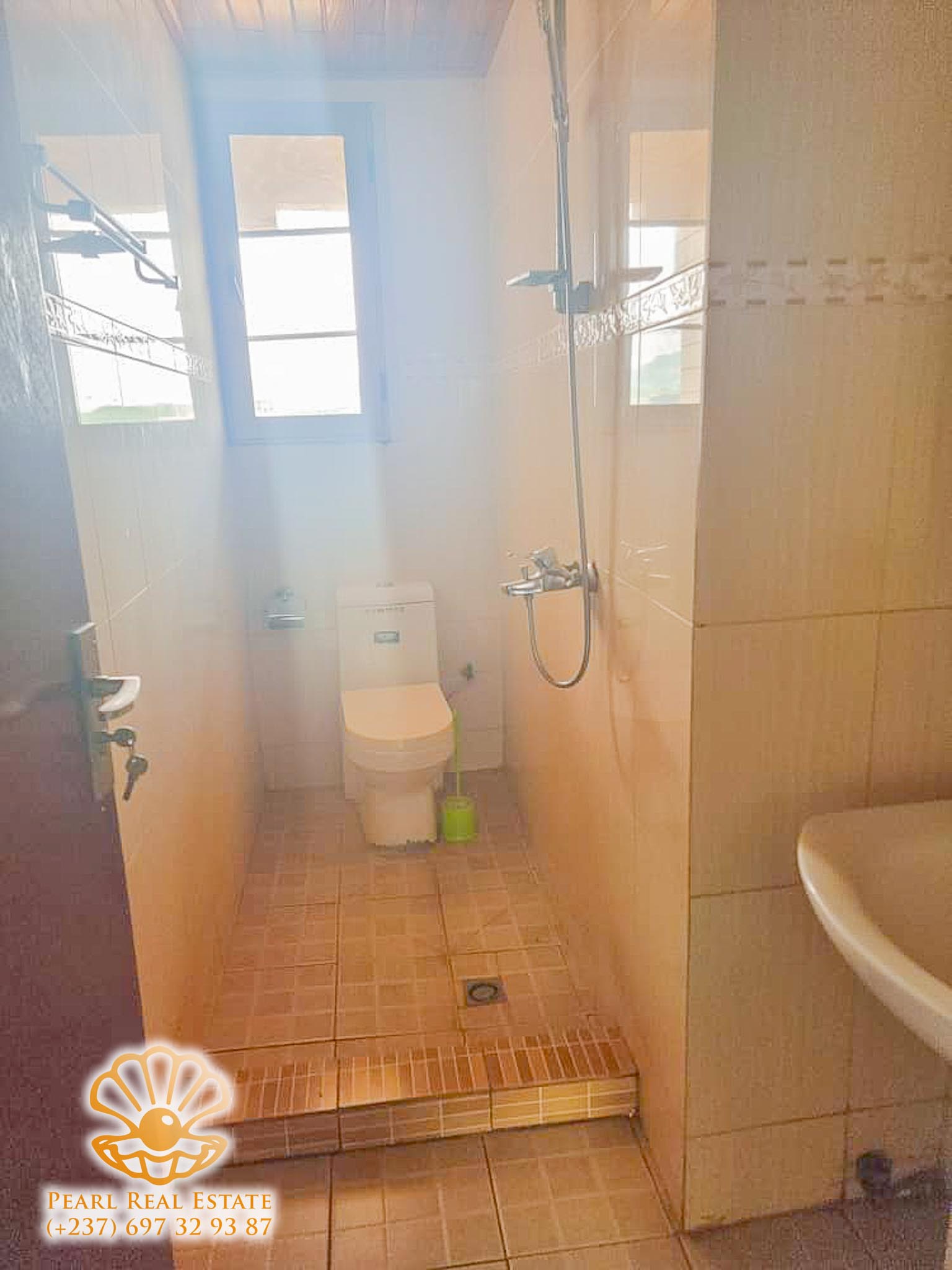 Appartement à louer - Yaoundé, Bastos, Ambassade d'Espagne - 1 salon(s), 2 chambre(s), 1 salle(s) de bains - 500 000 FCFA / mois