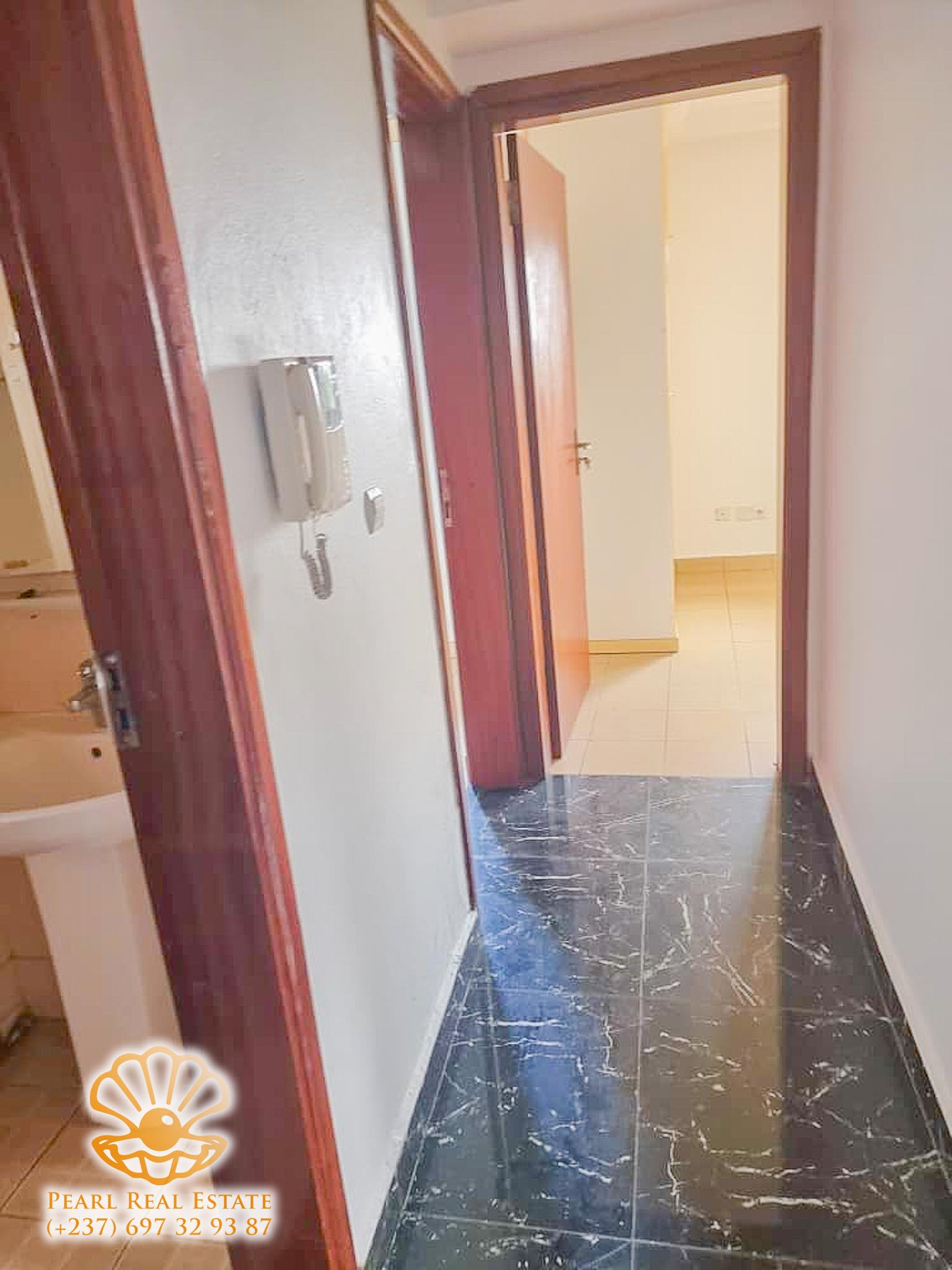 Appartement à louer - Yaoundé, Bastos, Ambassade d'Espagne - 1 salon(s), 2 chambre(s), 1 salle(s) de bains - 500 000 FCFA / mois