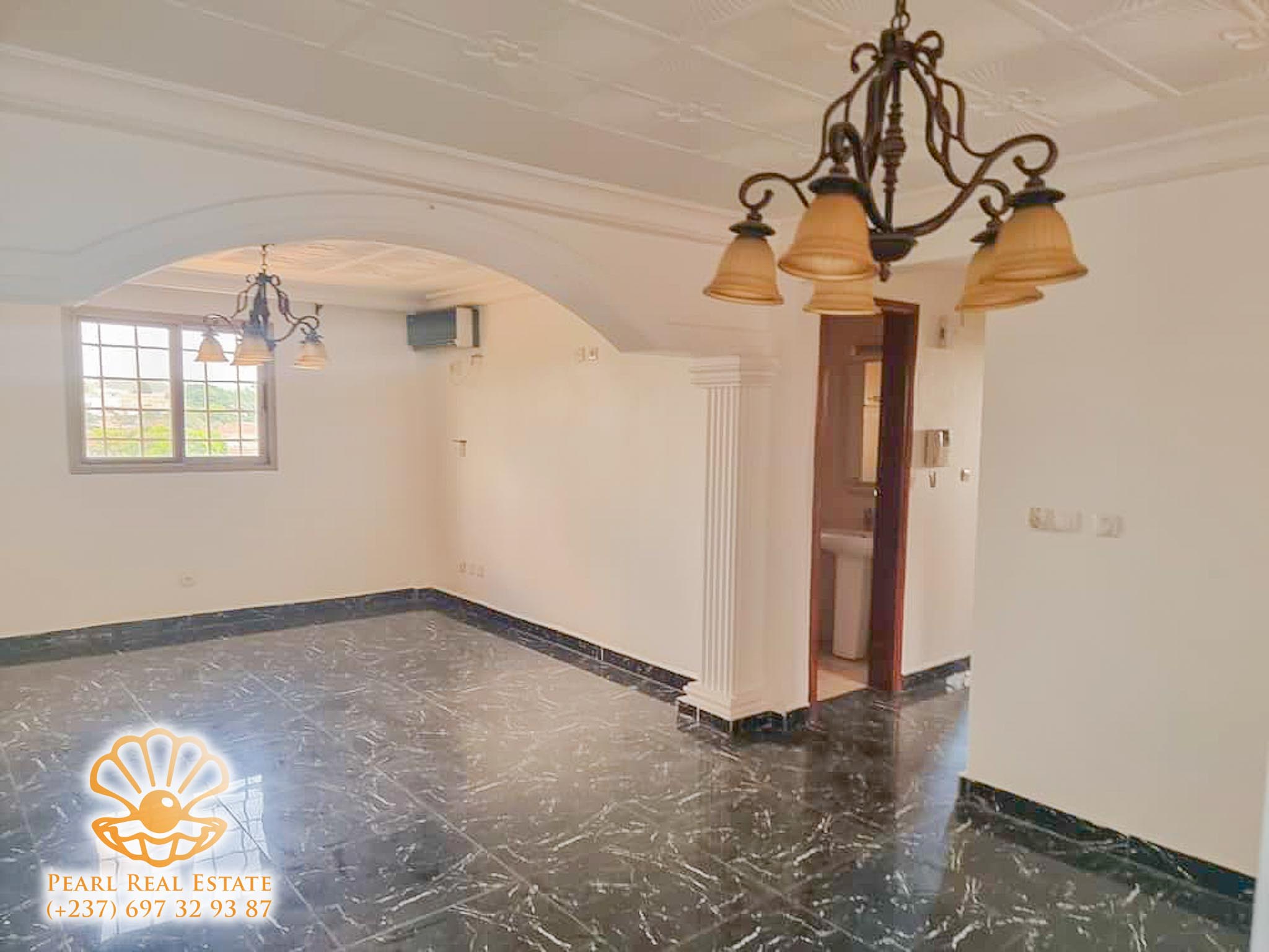 Appartement à louer - Yaoundé, Bastos, Ambassade d'Espagne - 1 salon(s), 2 chambre(s), 1 salle(s) de bains - 500 000 FCFA / mois