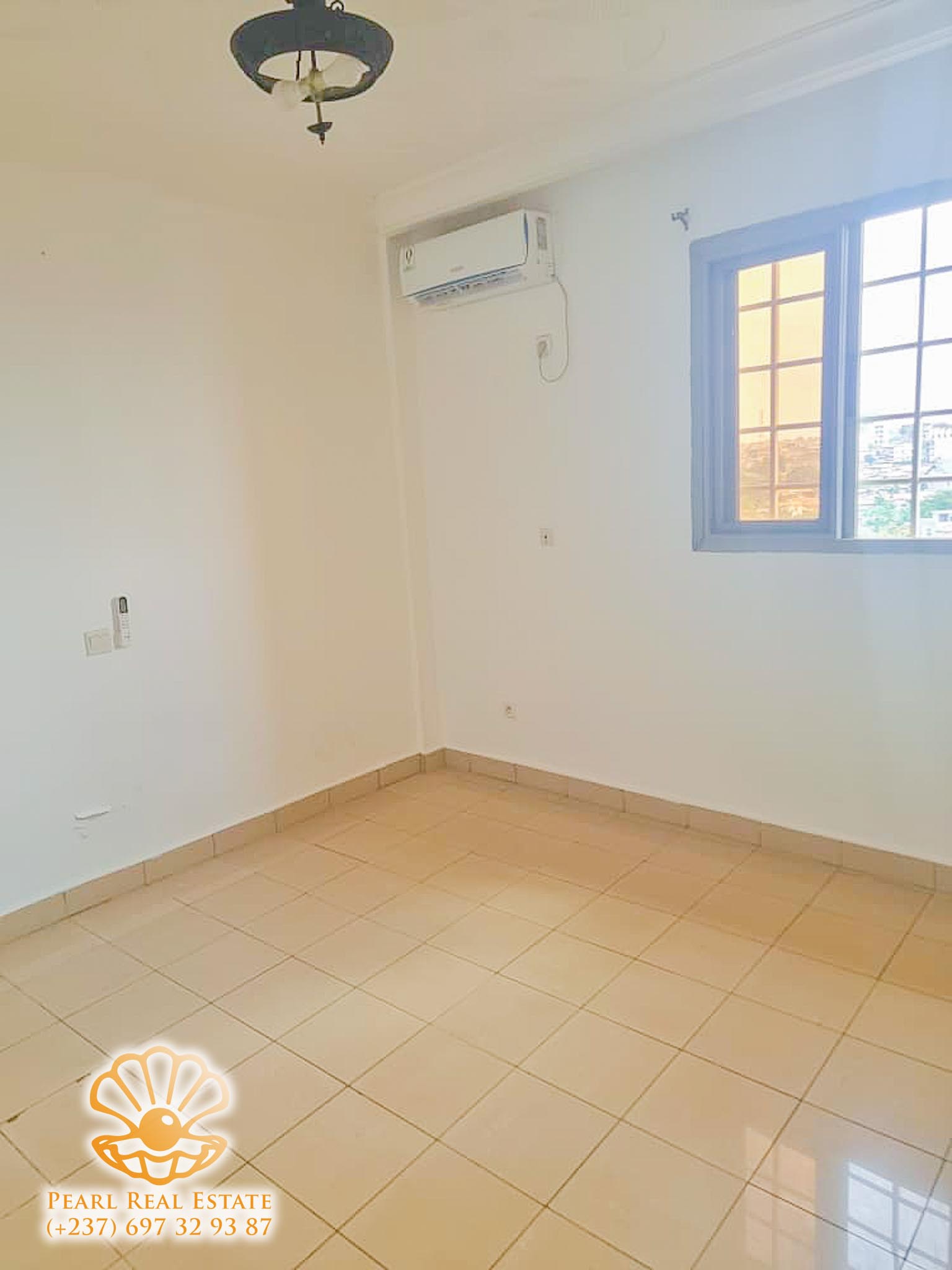 Appartement à louer - Yaoundé, Bastos, Ambassade d'Espagne - 1 salon(s), 2 chambre(s), 1 salle(s) de bains - 500 000 FCFA / mois