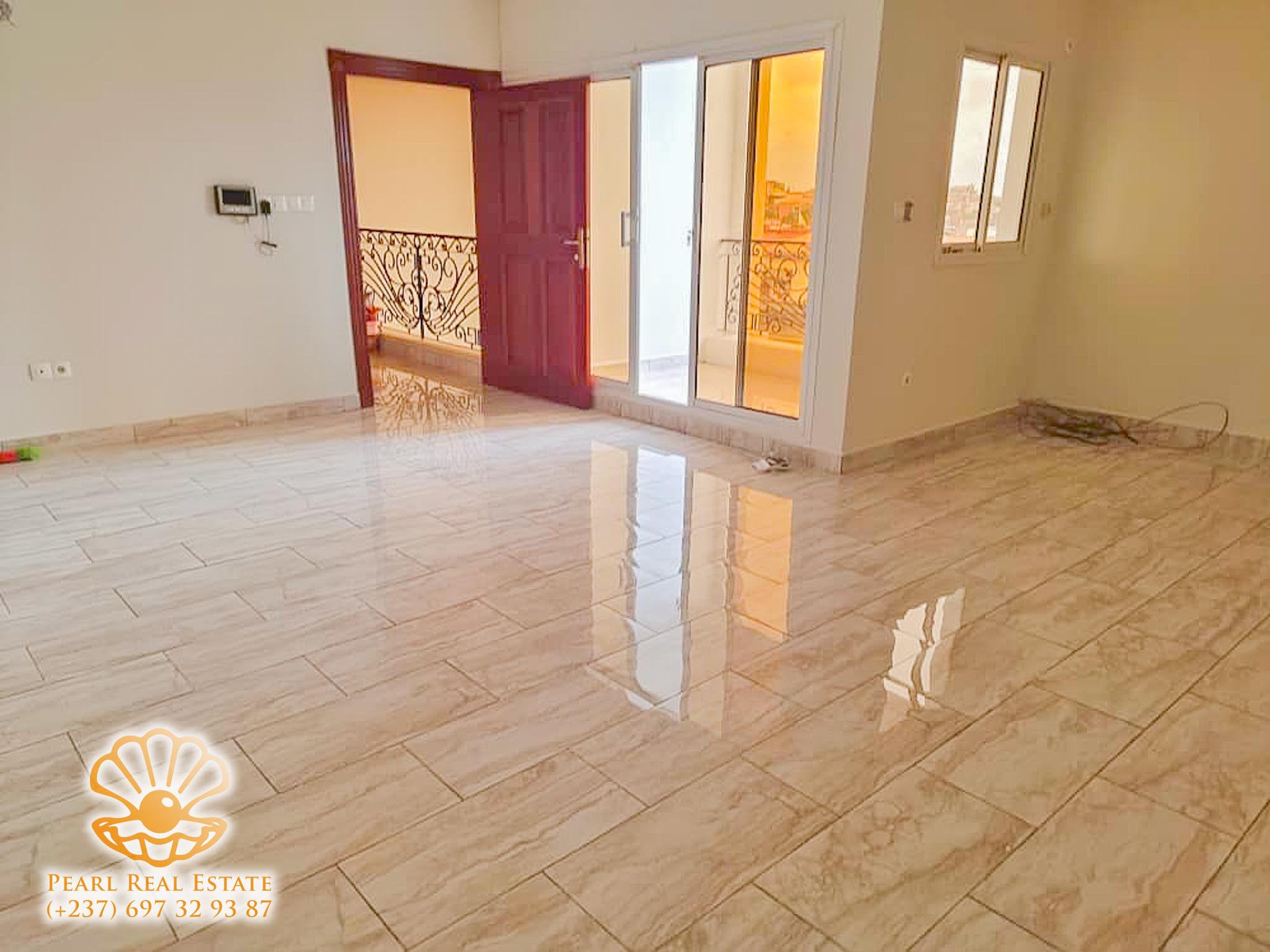 Appartement à louer - Yaoundé, Bastos, Carrefour Bastos - 1 salon(s), 2 chambre(s), 1 salle(s) de bains - 400 000 FCFA / mois