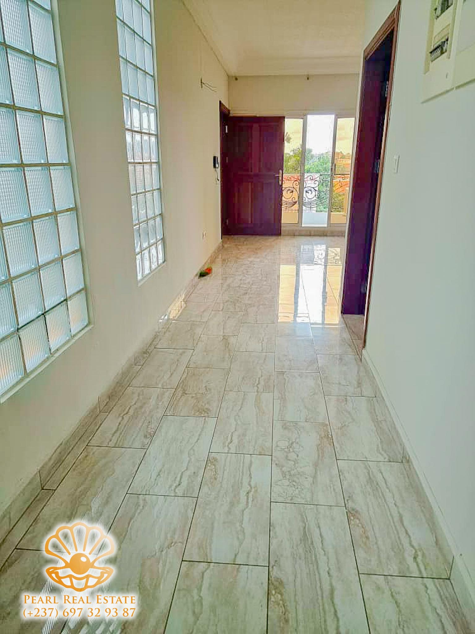 Appartement à louer - Yaoundé, Bastos, Carrefour Bastos - 1 salon(s), 2 chambre(s), 1 salle(s) de bains - 400 000 FCFA / mois