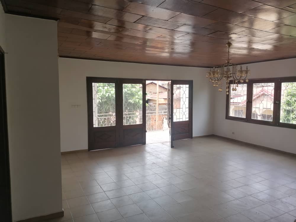 Office to rent at Yaoundé, Bastos, Moto Georges (appartement individuel) - 200 m2 - 600 000 FCFA