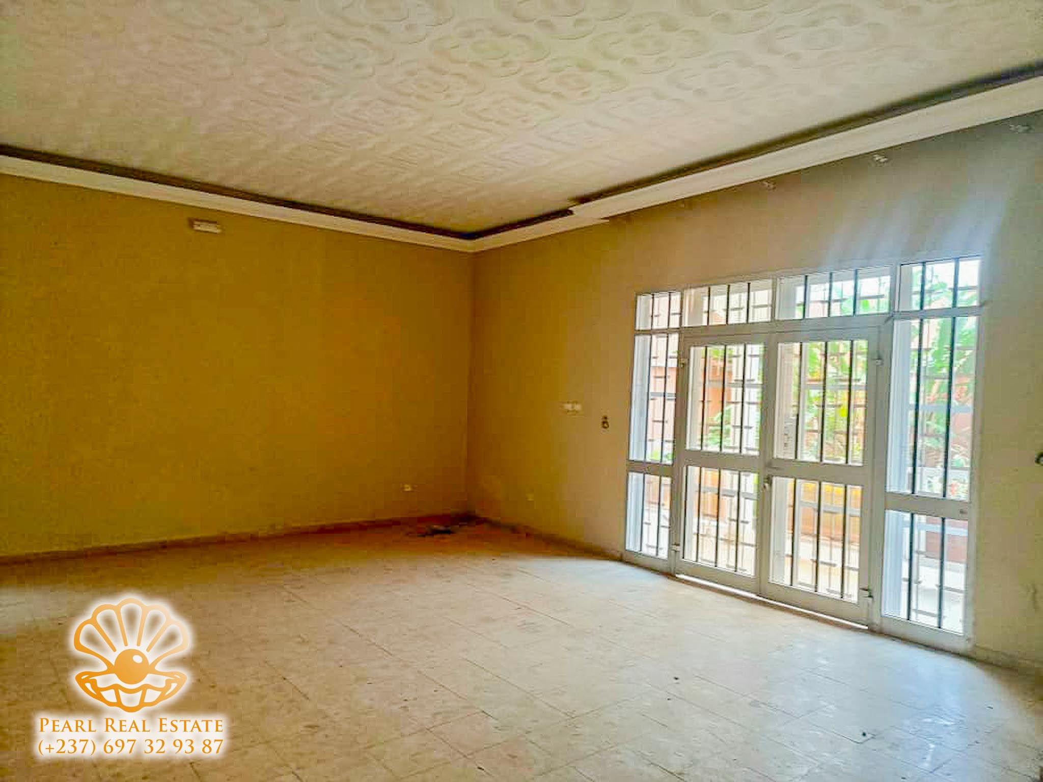 Maison (Villa) à louer - Yaoundé, Bastos, Ambassade de Chine - 1 salon(s), 4 chambre(s), 3 salle(s) de bains - 1 500 000 FCFA / mois